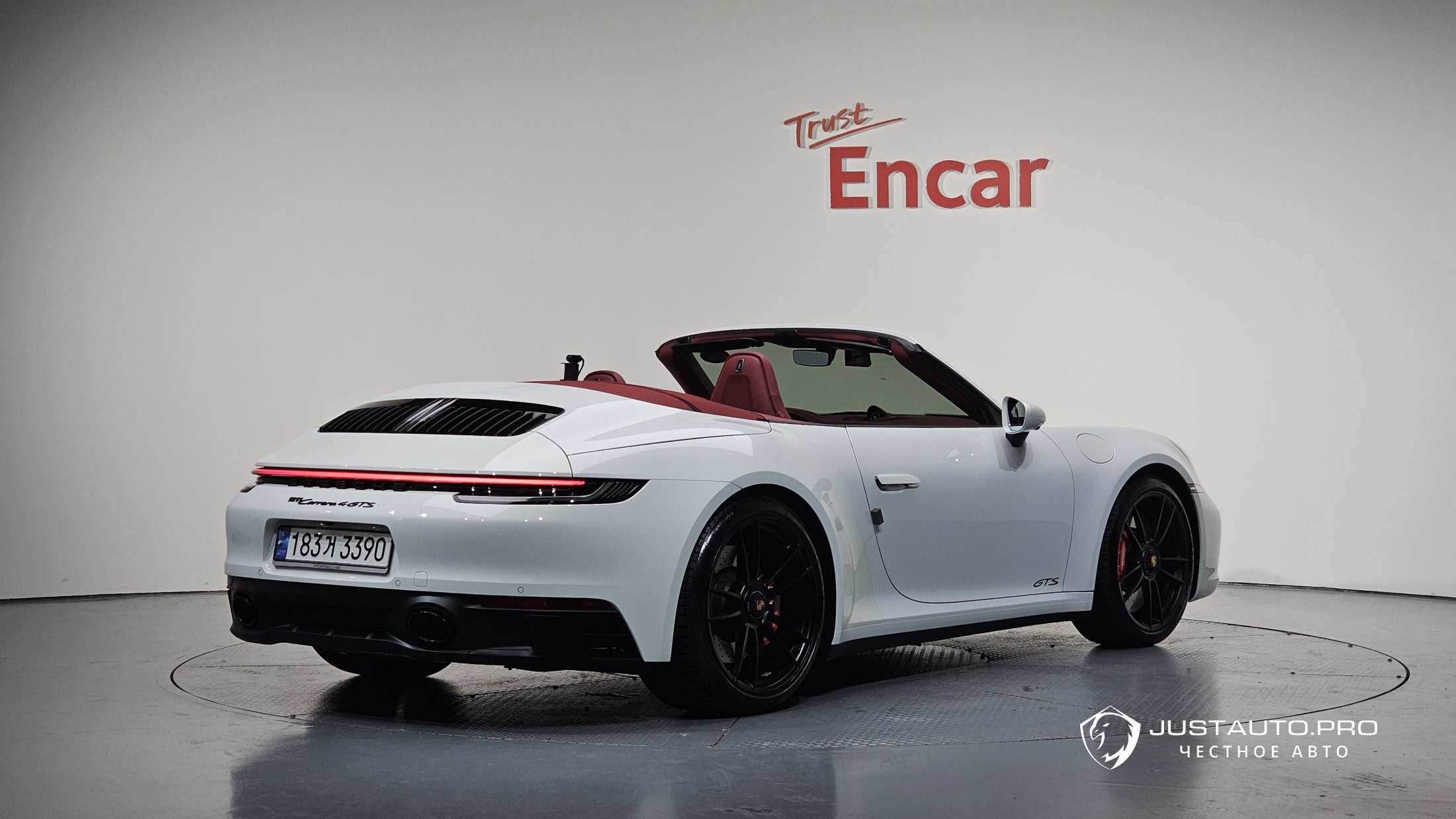 Автомобиль Porsche 911