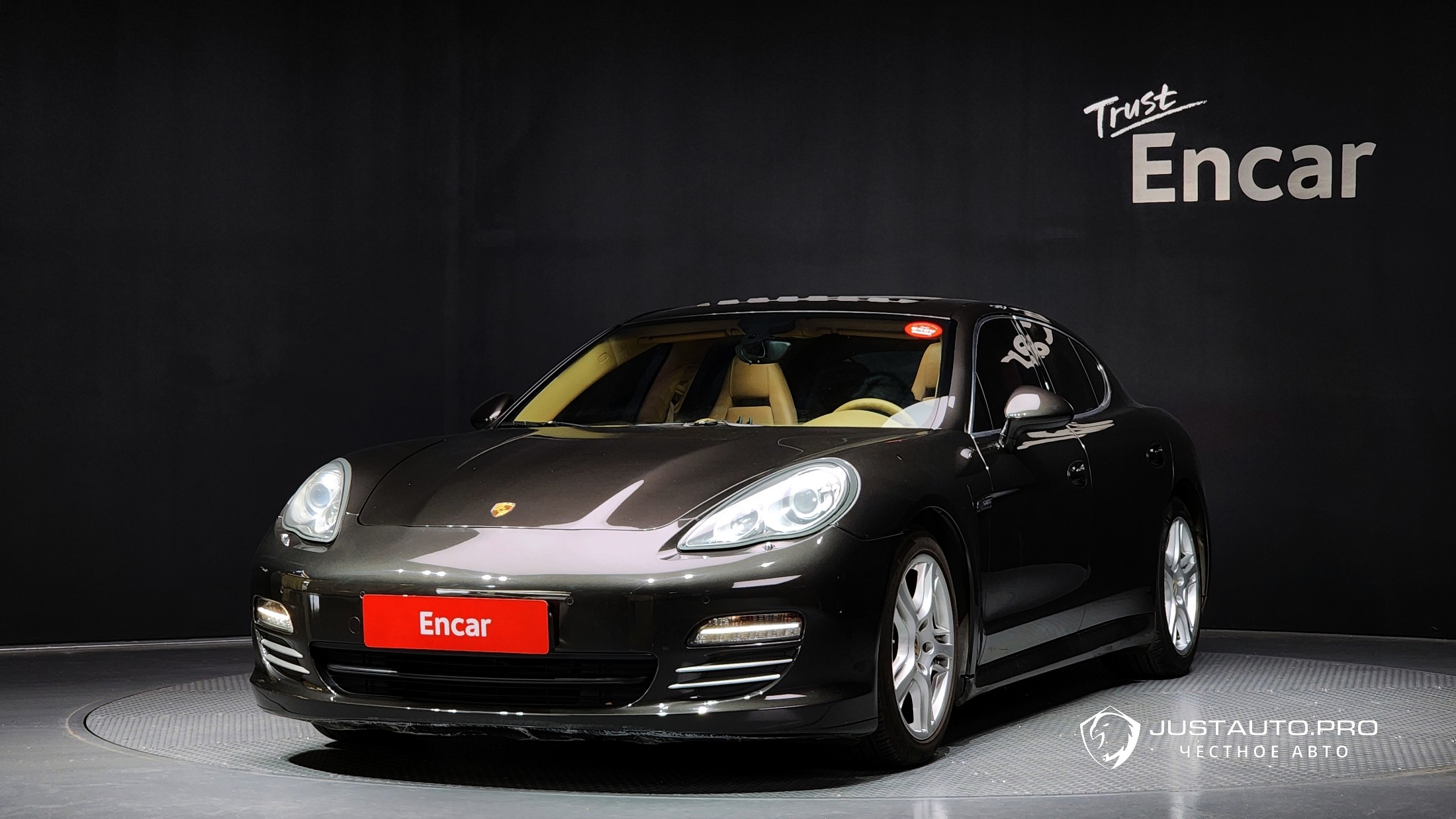 Автомобиль Porsche Panamera