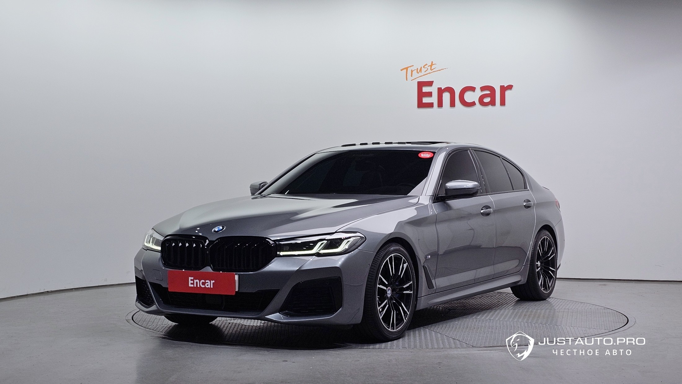 Автомобиль BMW 5-Series