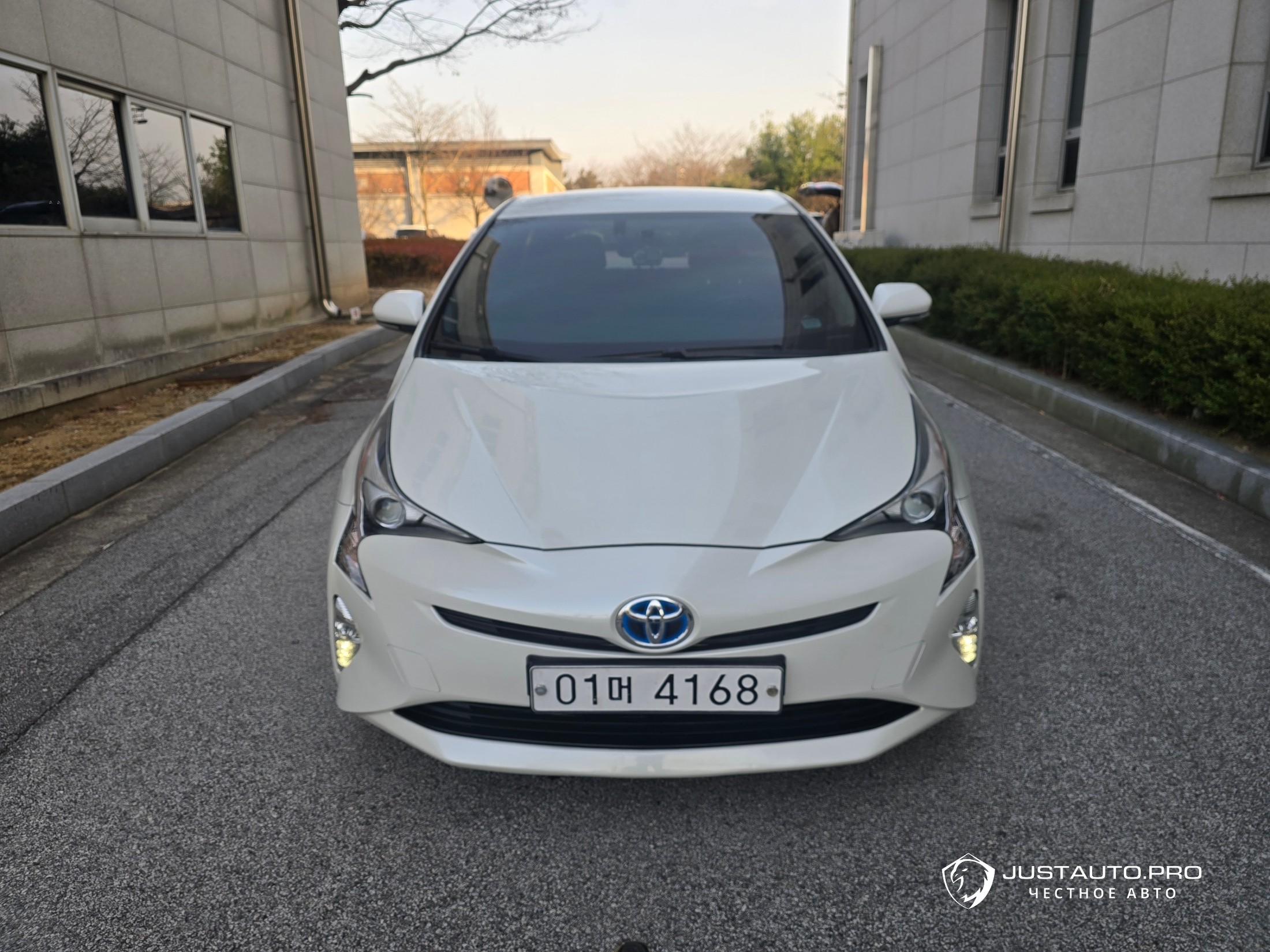 Автомобиль Toyota Prius