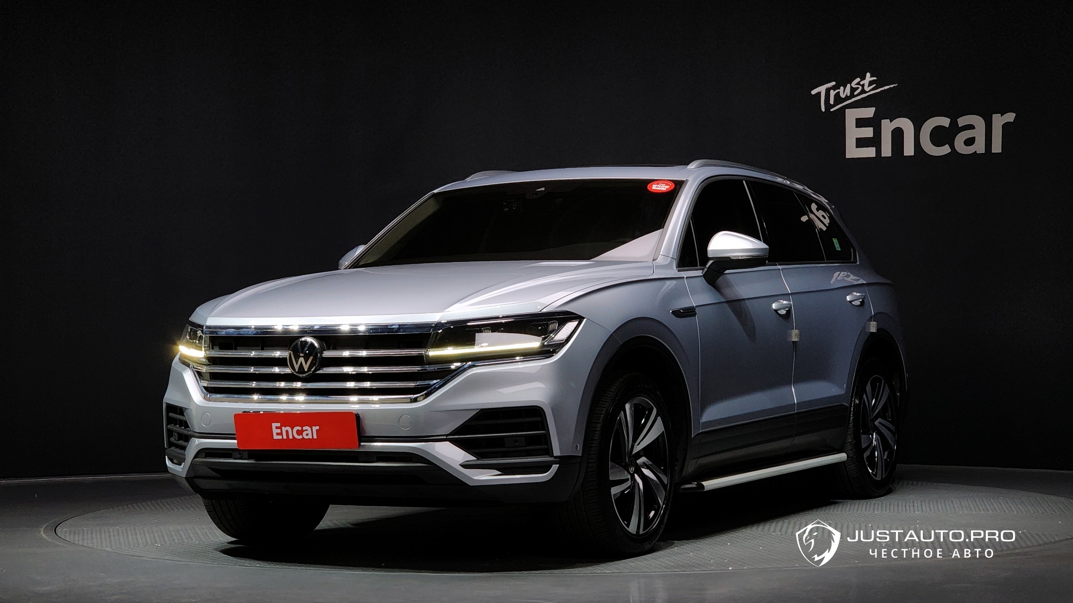 Автомобиль Volkswagen Touareg