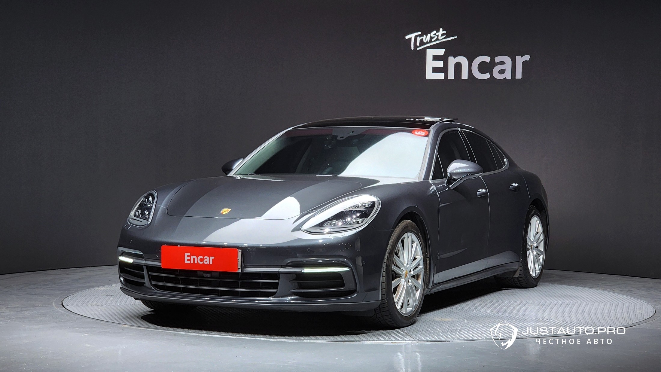 Автомобиль Porsche Panamera