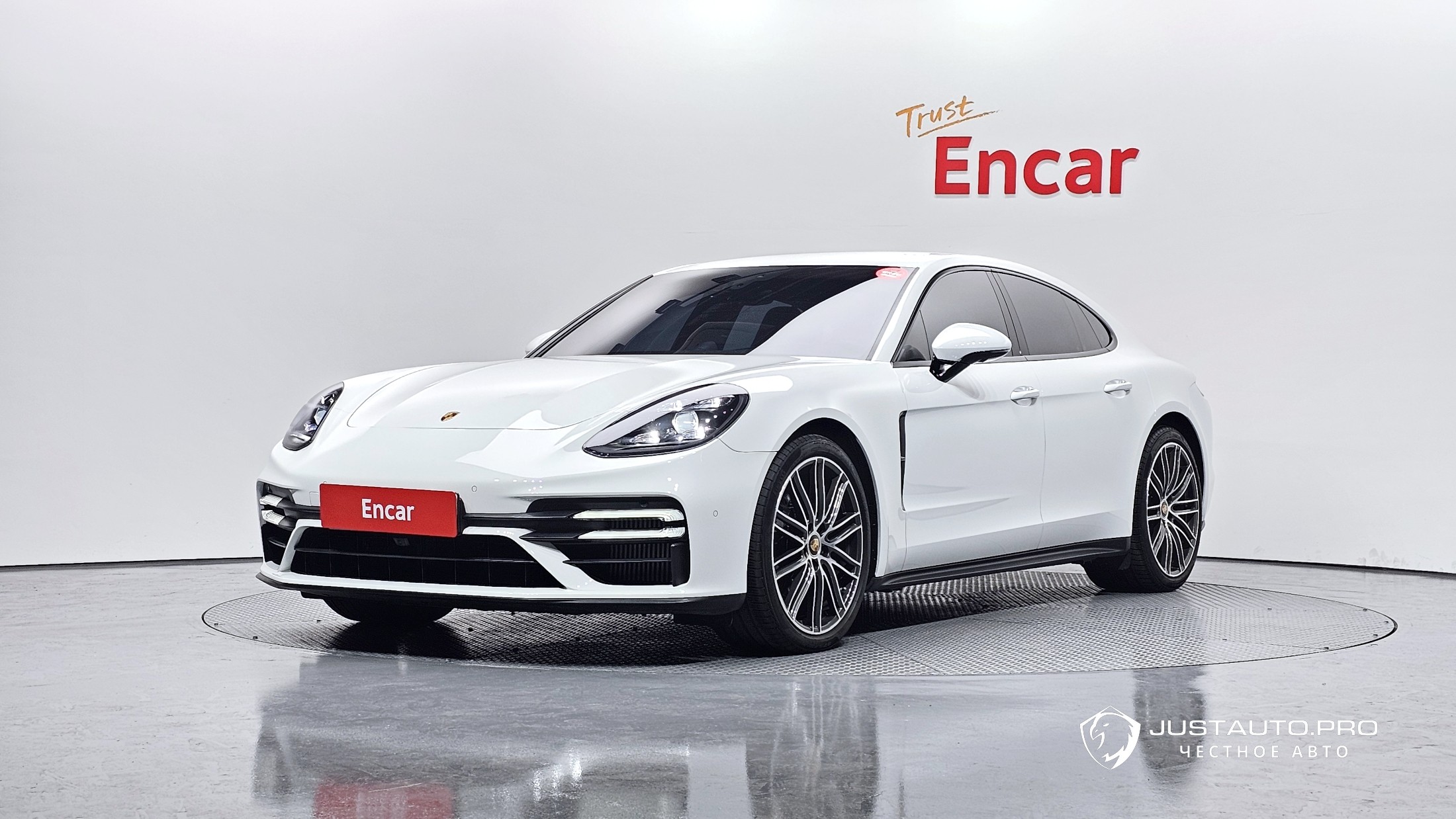 Автомобиль Porsche Panamera