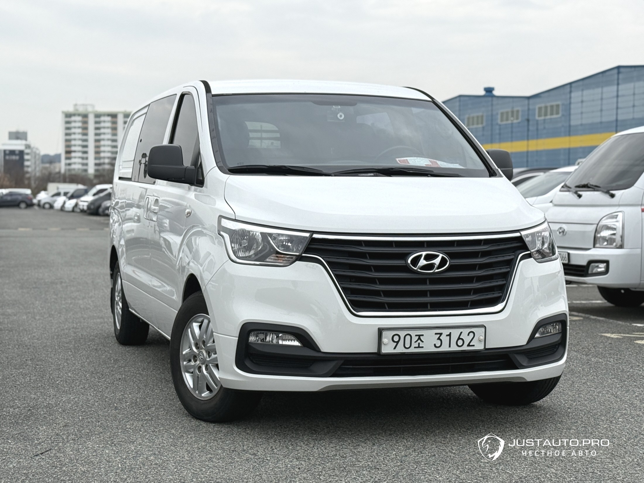 Автомобиль Hyundai Starex
