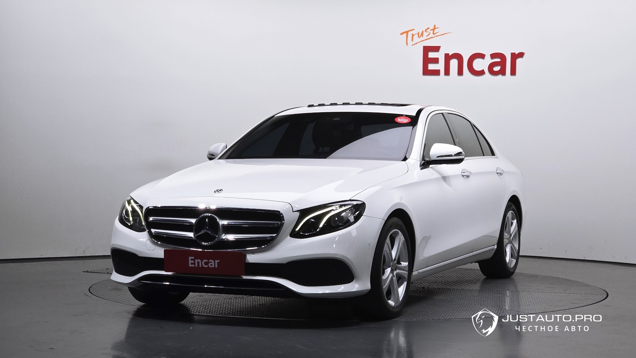 Автомобиль Mercedes-Benz E-Class