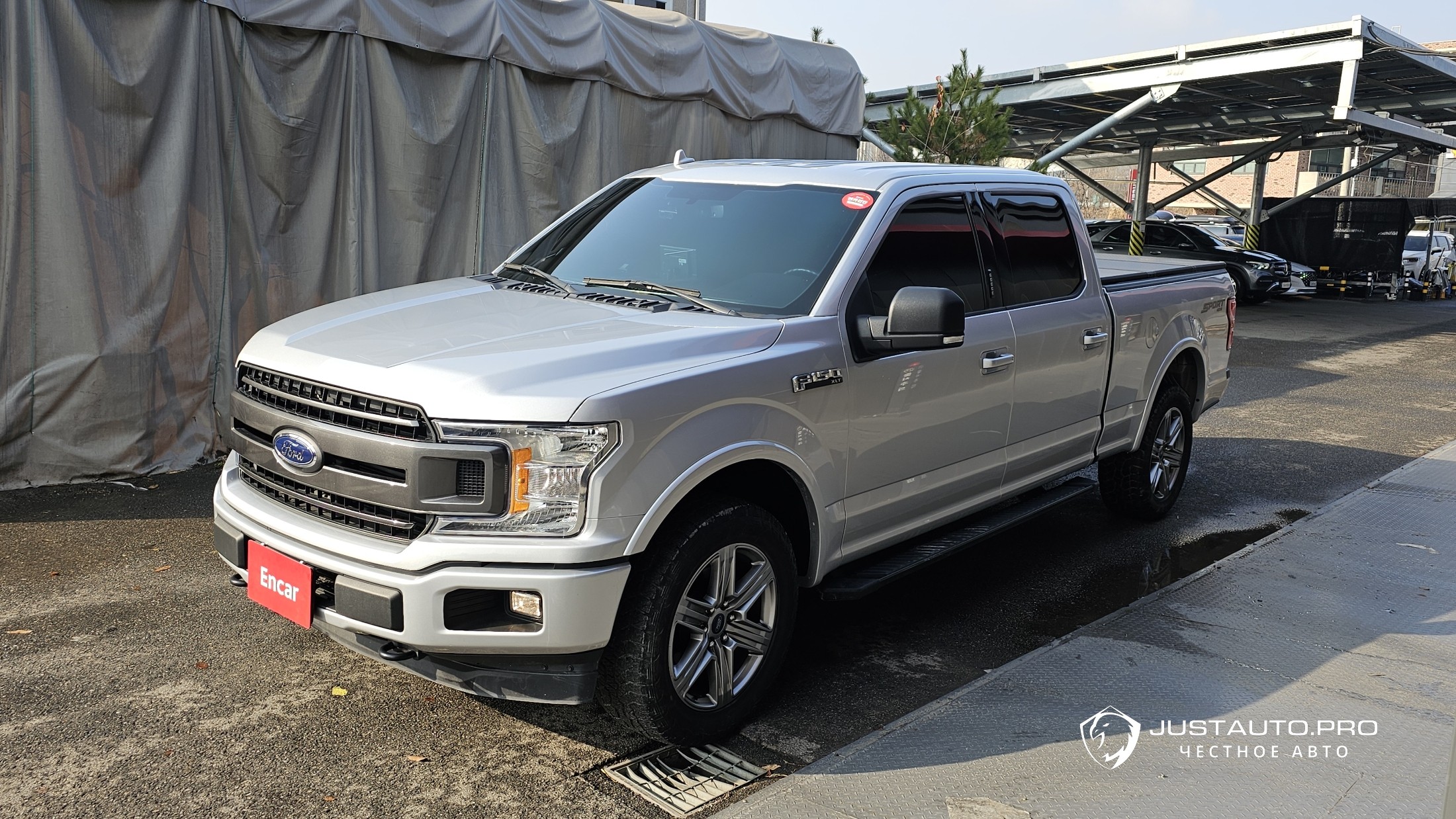 Автомобиль Ford F150