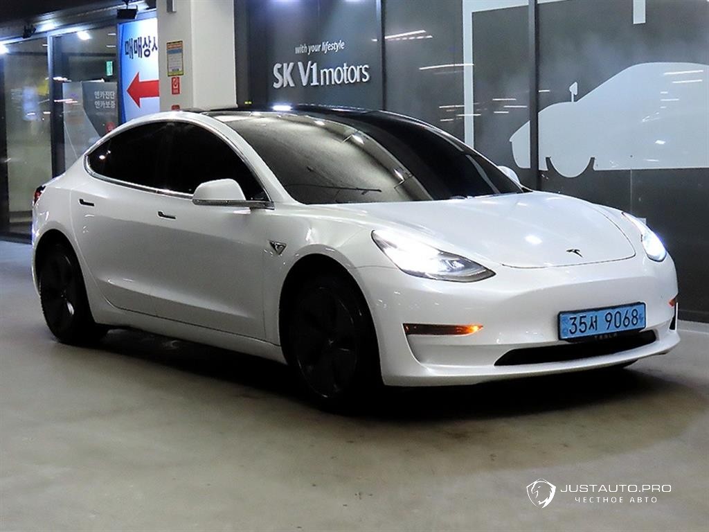 Автомобиль Tesla Model 3