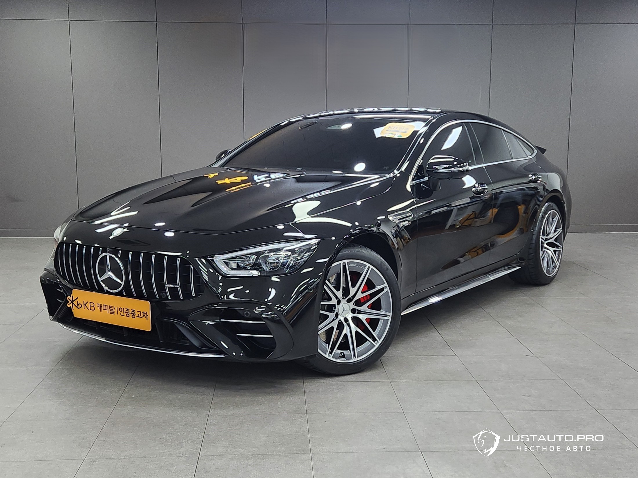 Автомобиль Mercedes-Benz AMG GT