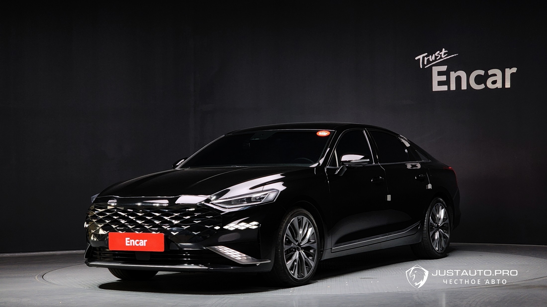 Автомобиль Kia K8