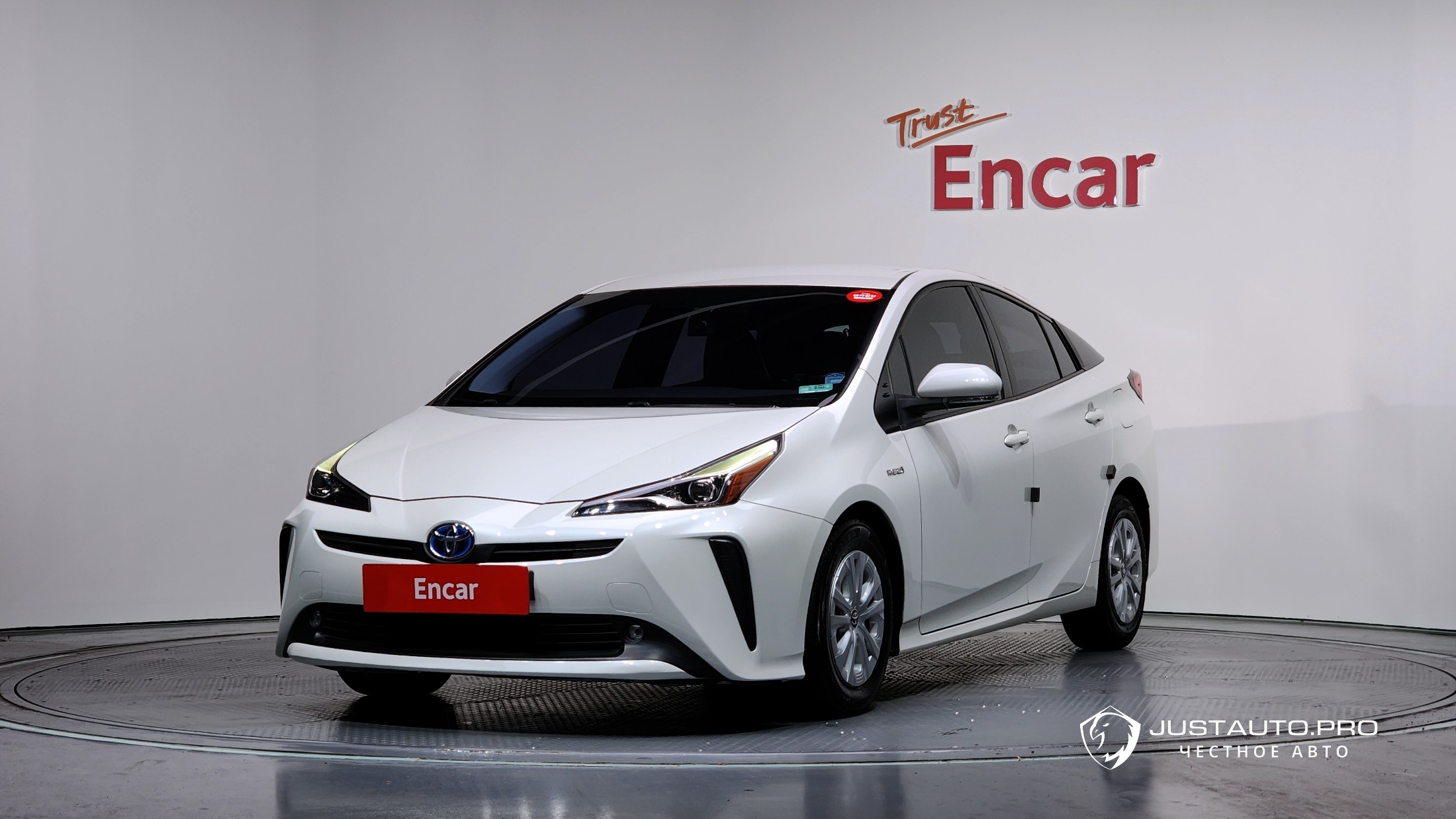 Автомобиль Toyota Prius