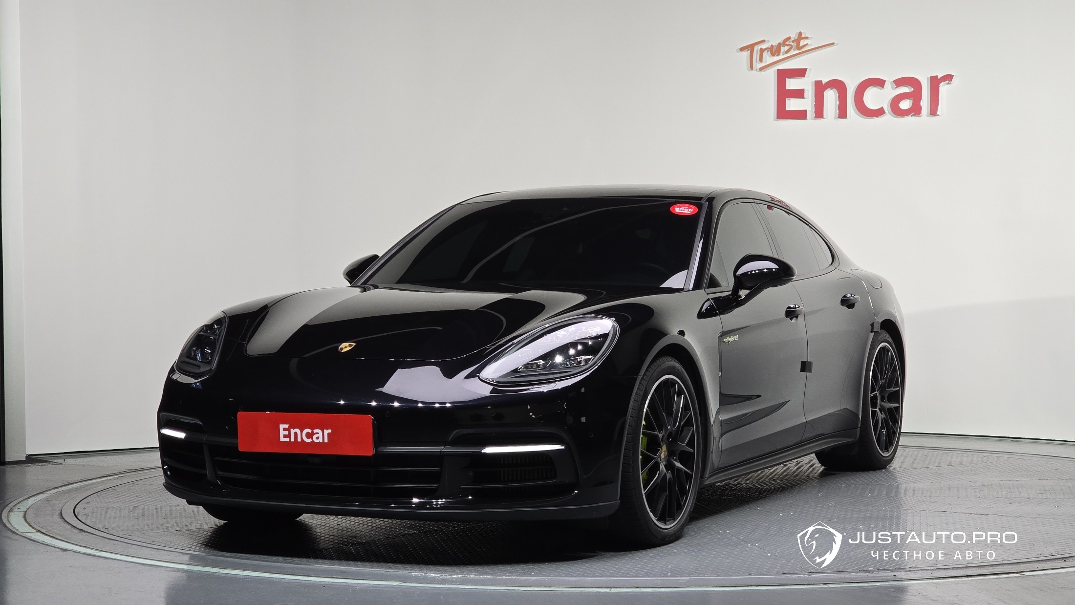 Автомобиль Porsche Panamera