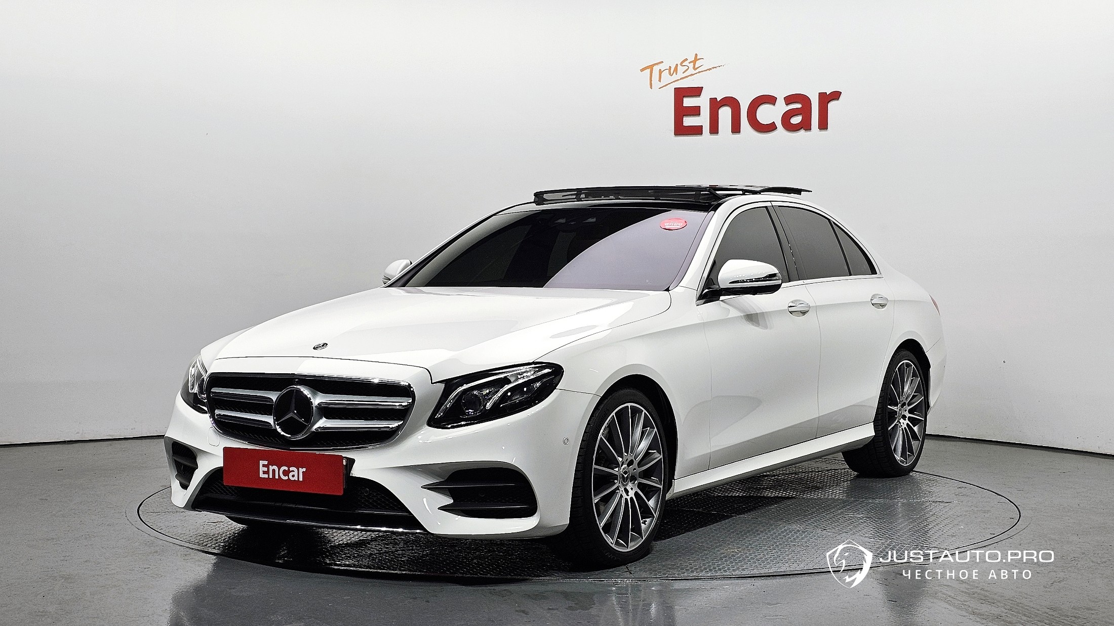 Автомобиль Mercedes-Benz E-Class