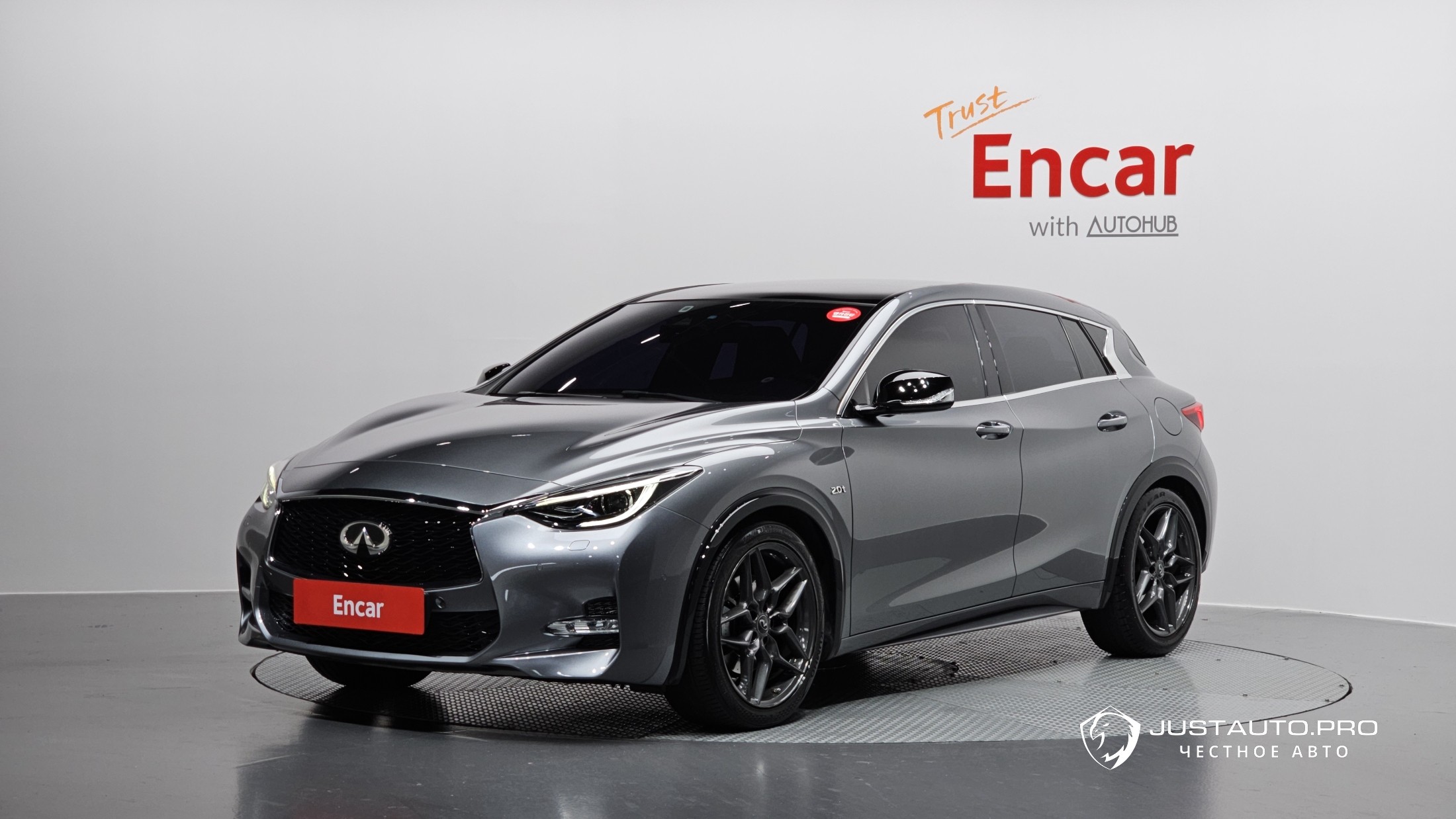 Автомобиль Infiniti Q30