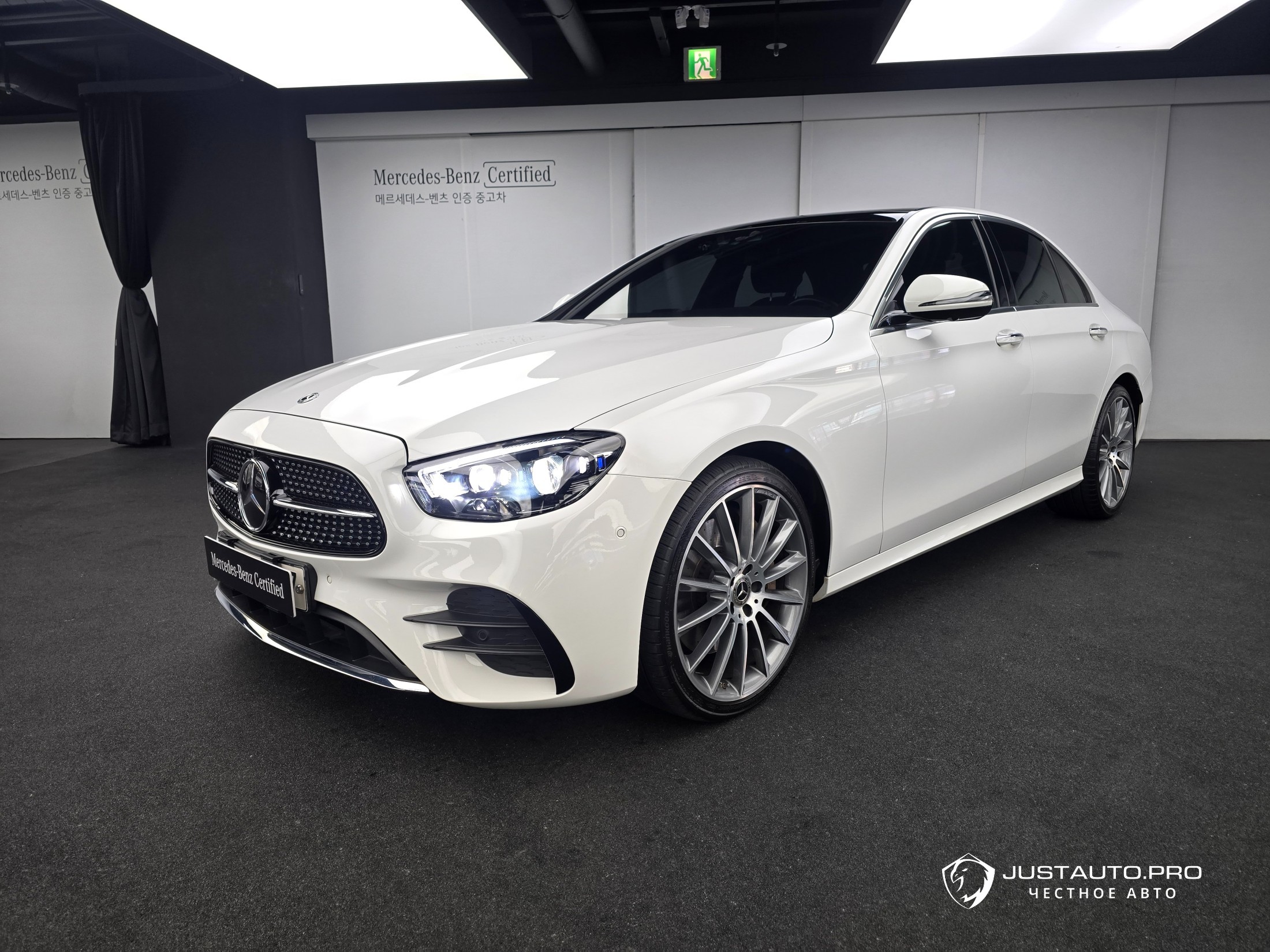 Автомобиль Mercedes-Benz E-Class