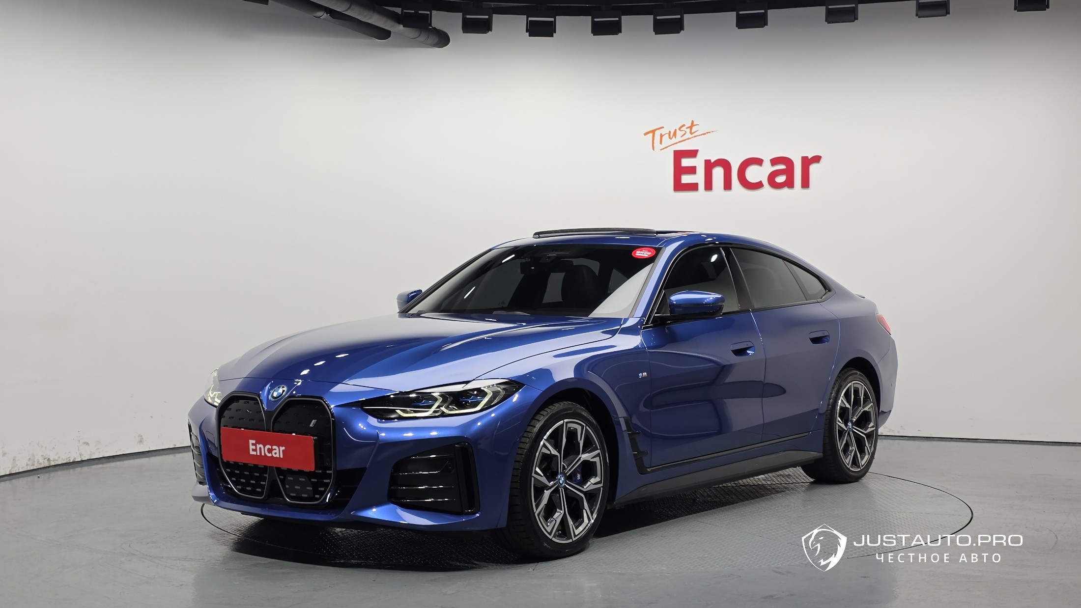 Автомобиль BMW i4