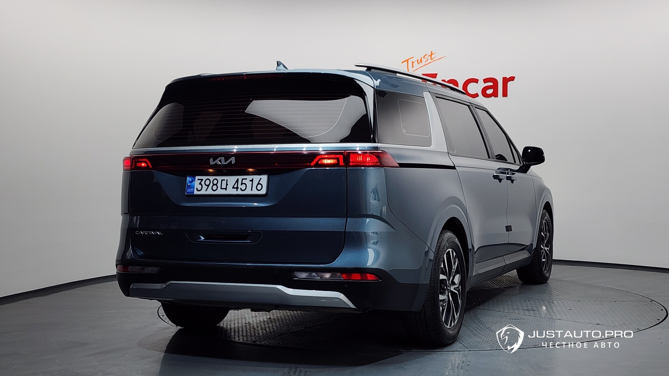 Автомобиль Kia Canival