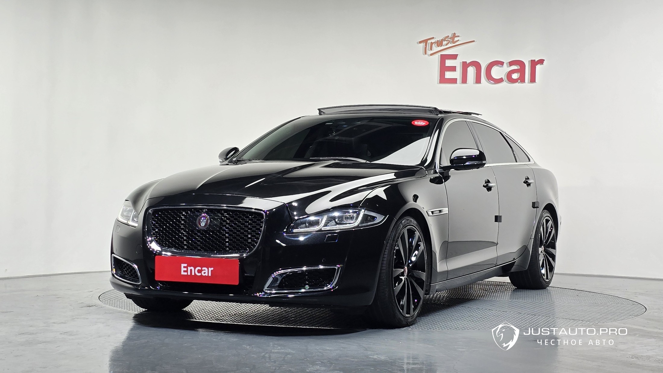 Автомобиль Jaguar XJ