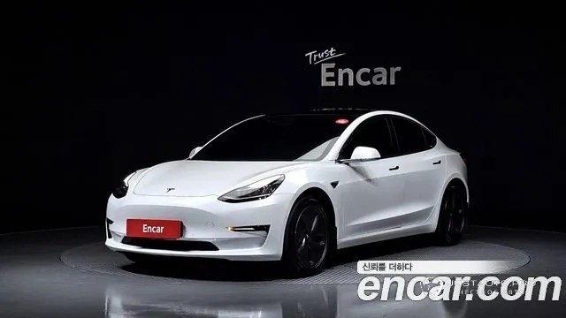 Автомобиль Tesla Model 3