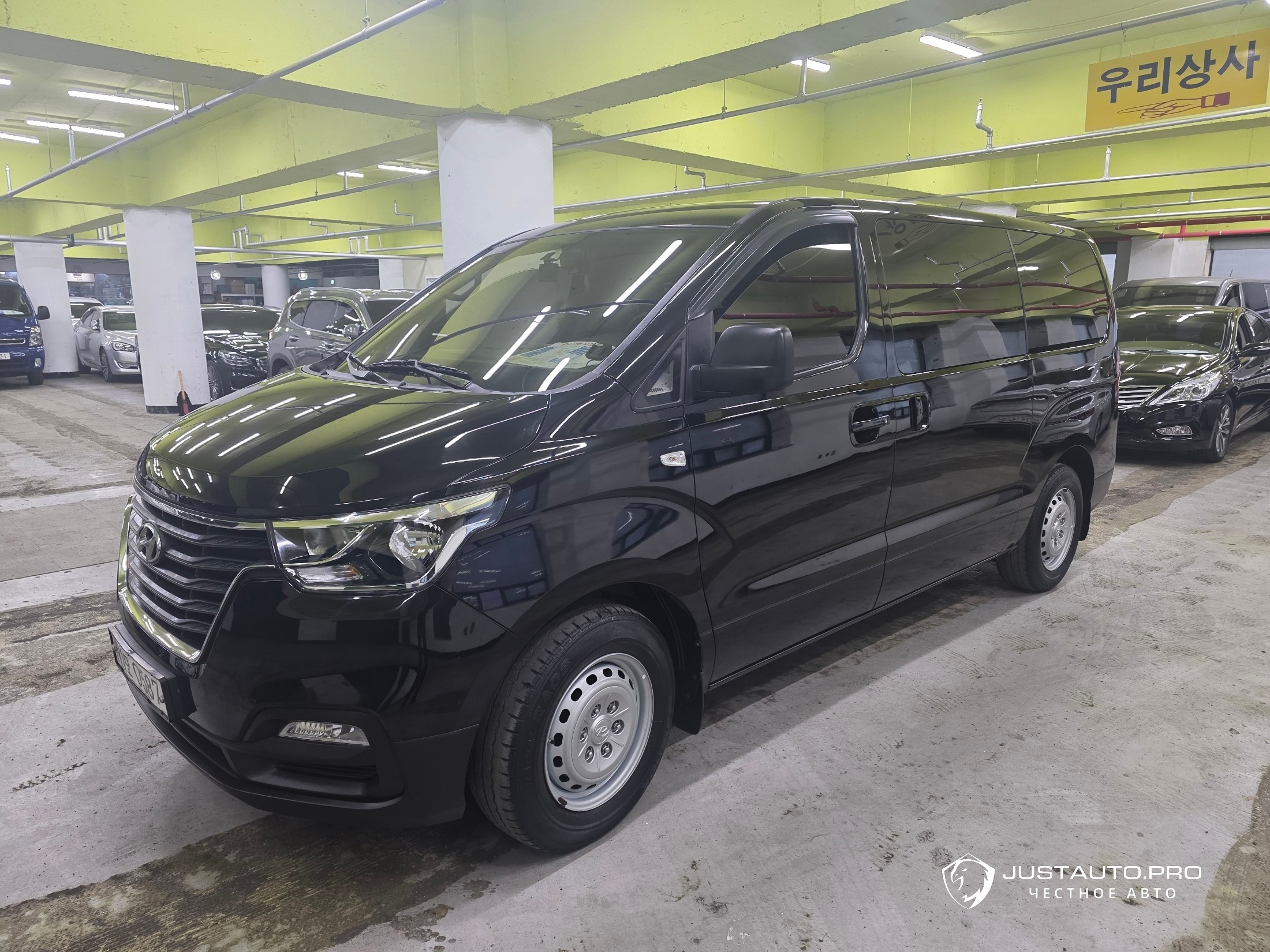 Автомобиль Hyundai Starex