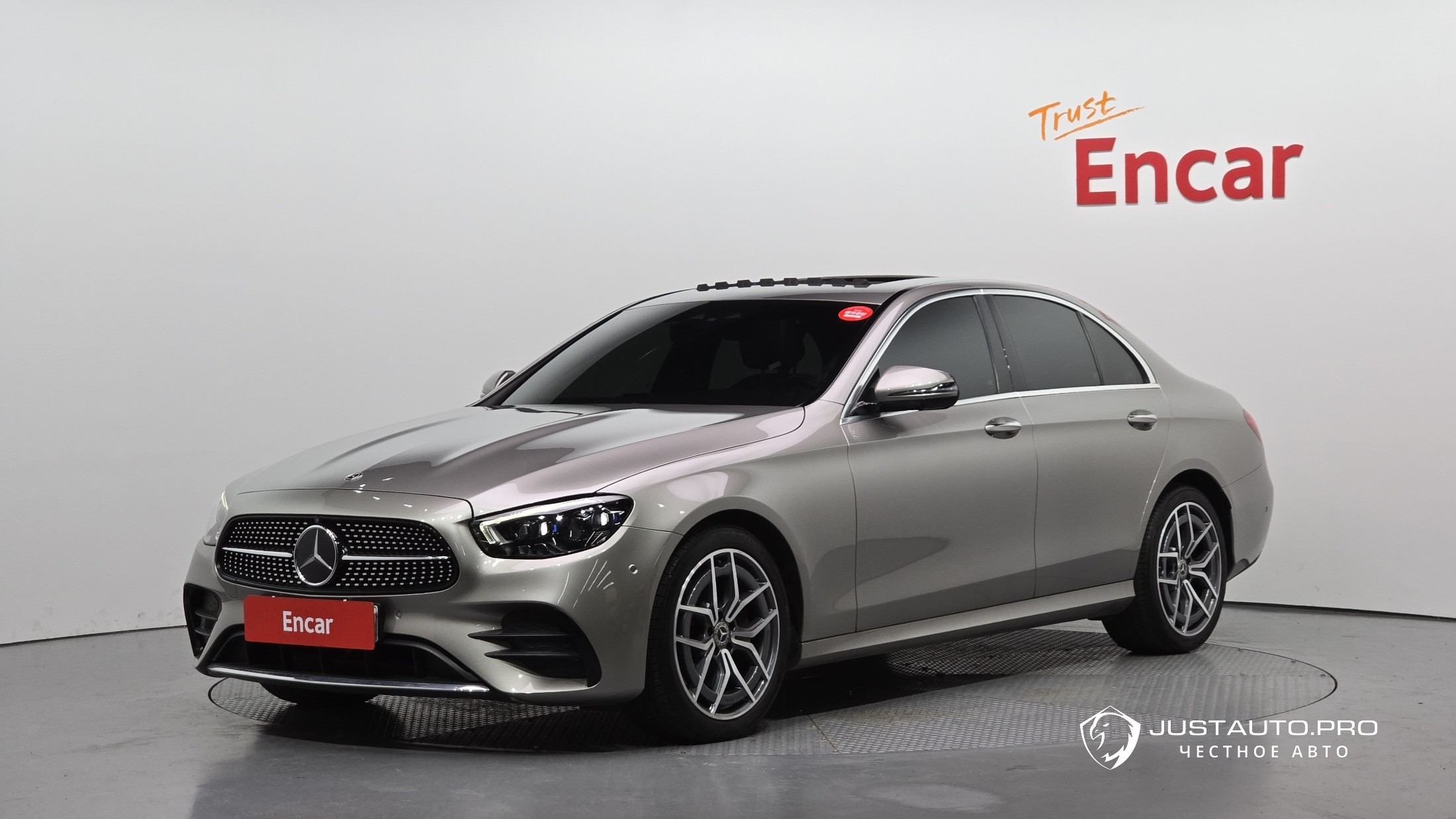 Автомобиль Mercedes-Benz E-Class