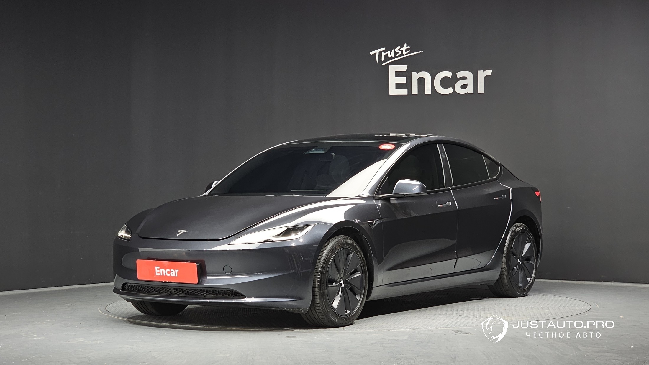 Автомобиль Tesla Model 3