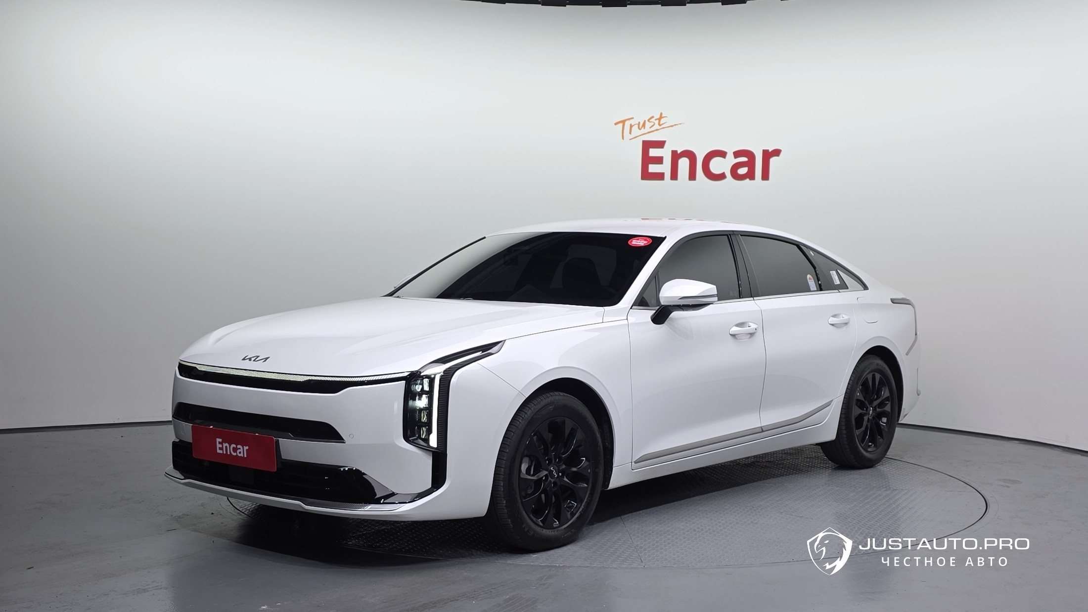 Автомобиль Kia K8