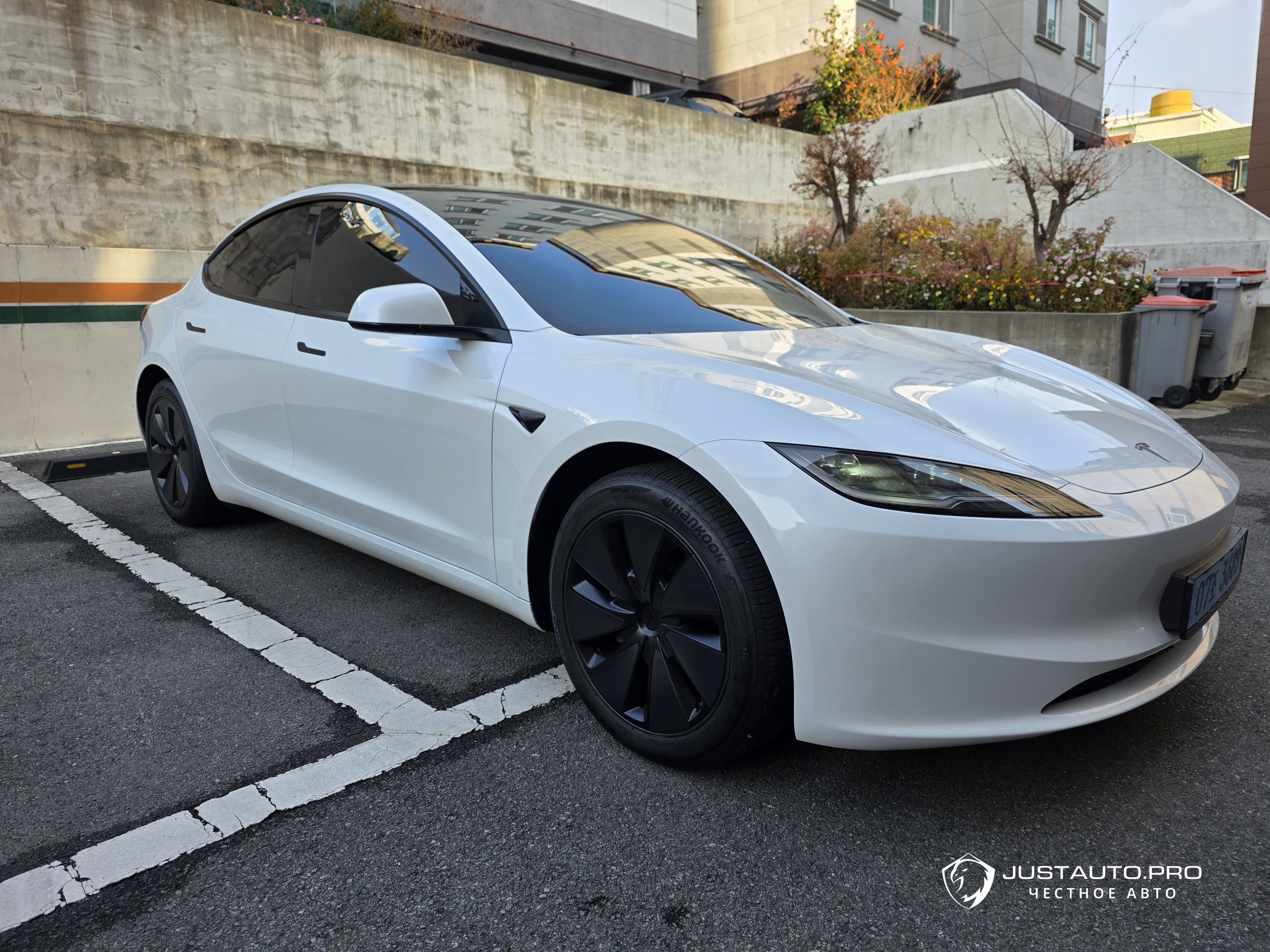 Автомобиль Tesla Model 3