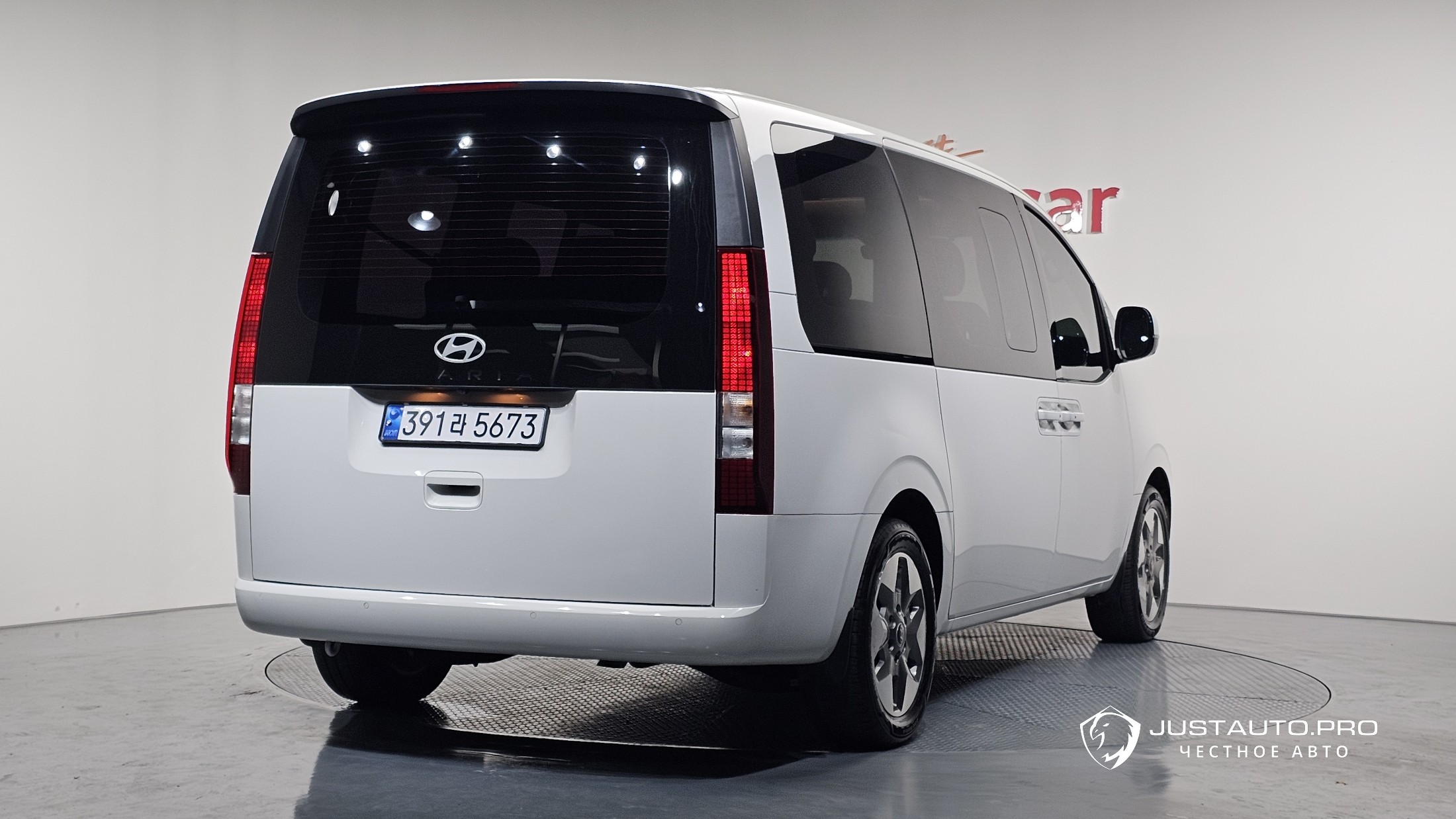 Автомобиль Hyundai Staria