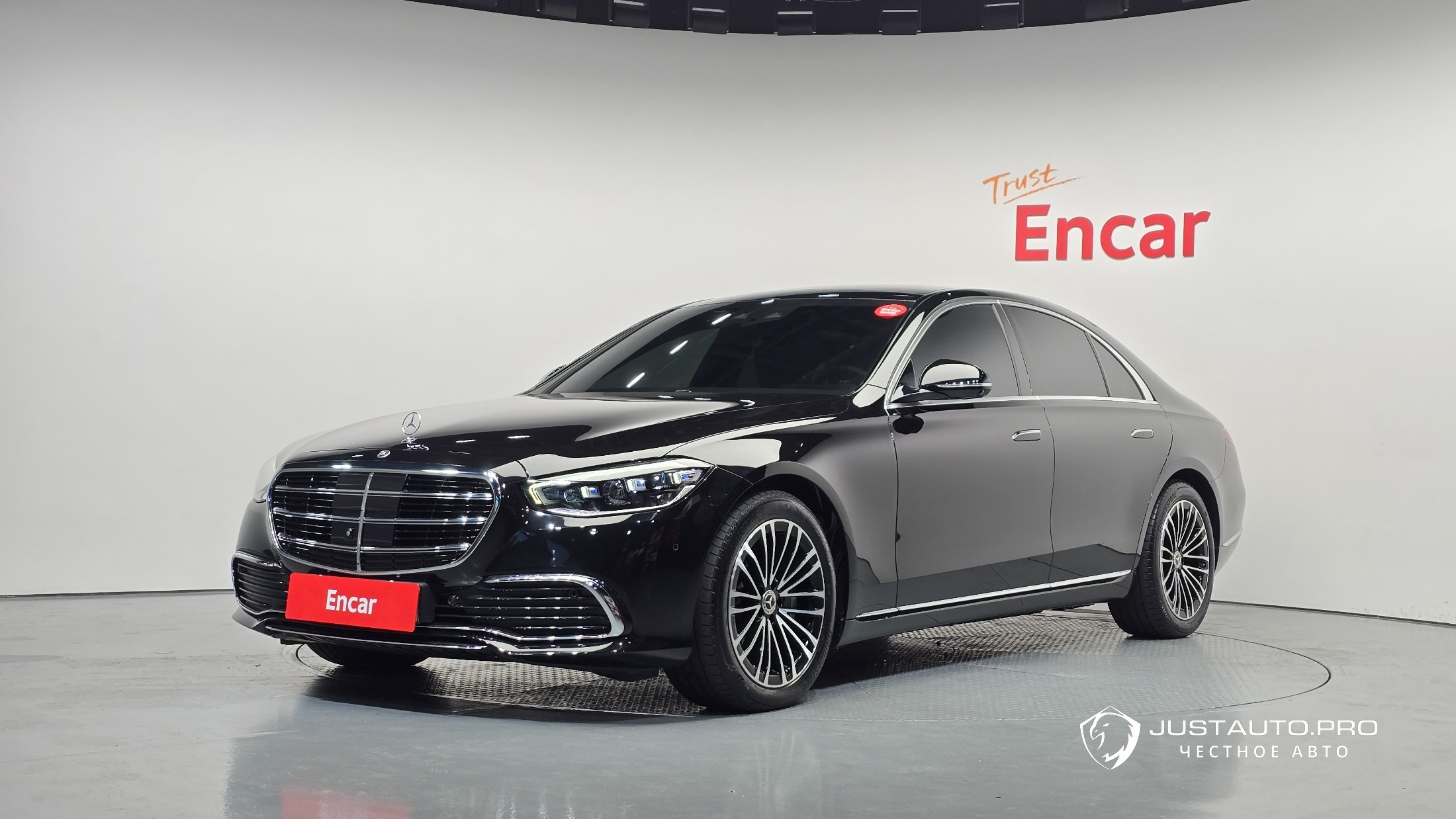 Автомобиль Mercedes-Benz S-Class