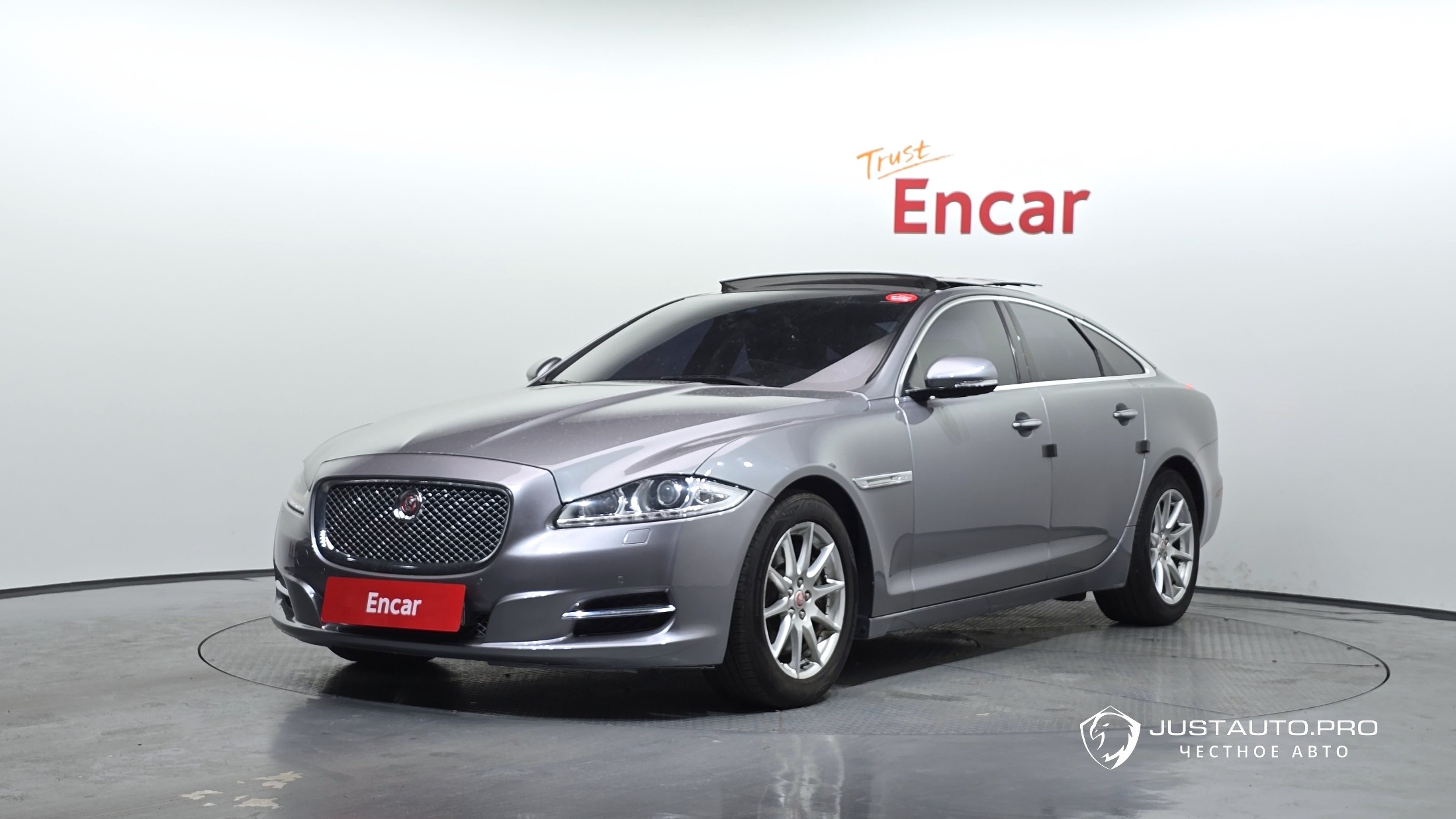 Автомобиль Jaguar XJ