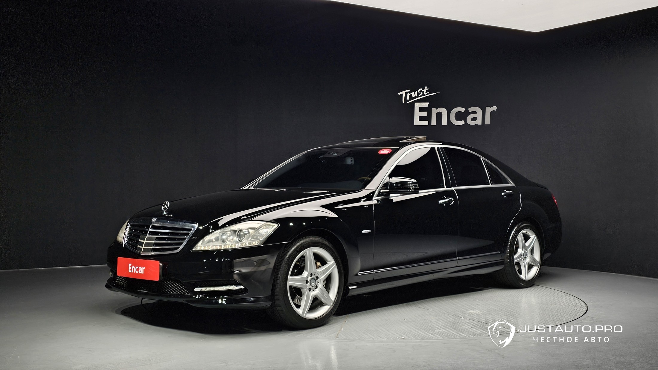 Автомобиль Mercedes-Benz S-Class
