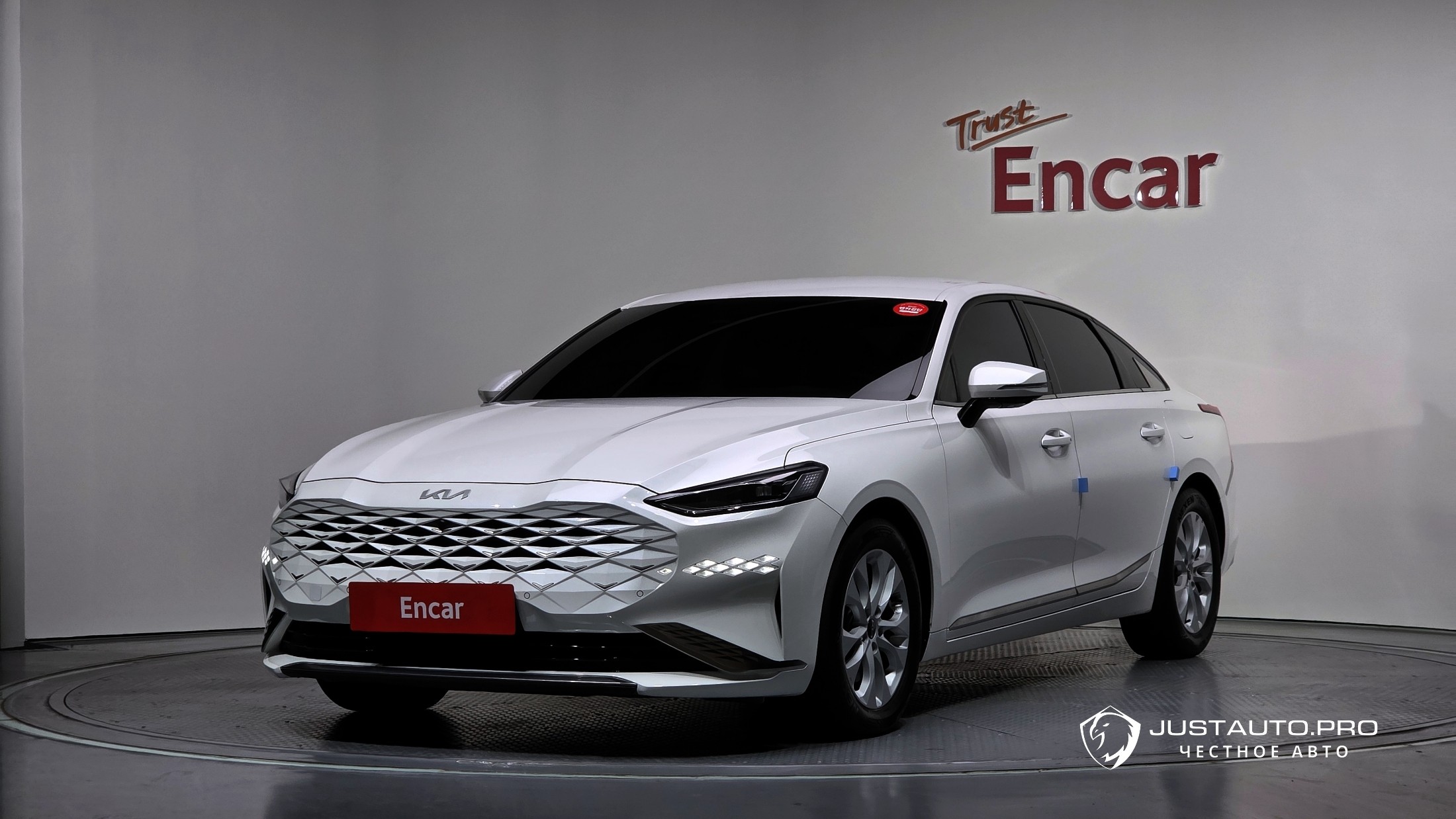 Автомобиль Kia K8