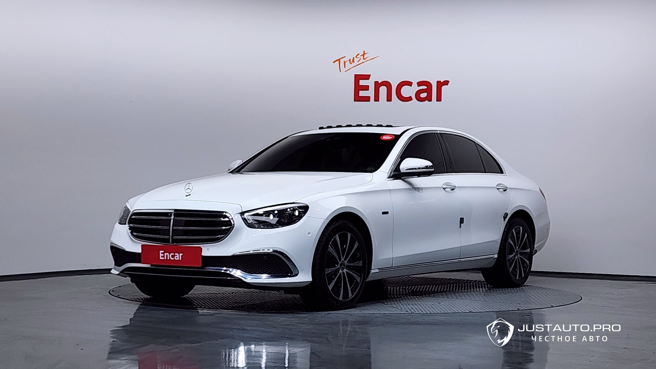 Автомобиль Mercedes-Benz E-Class