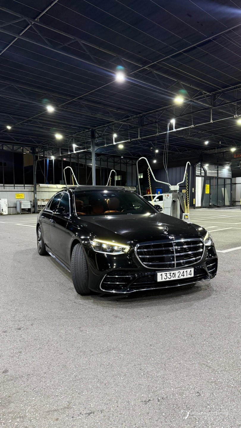 Автомобиль Mercedes-Benz S-Class