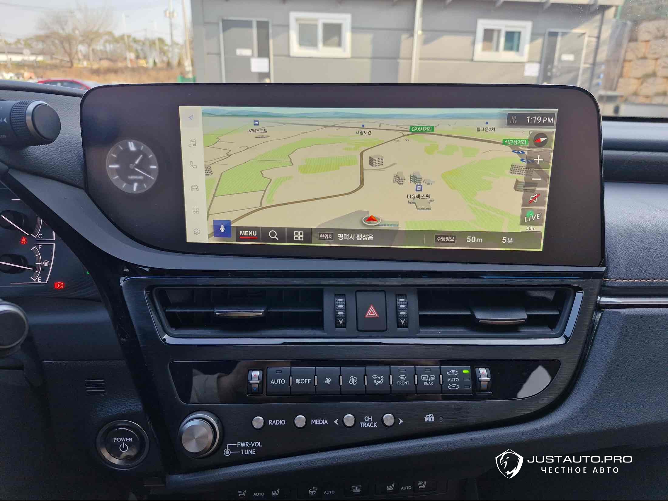 Автомобиль Lexus ES