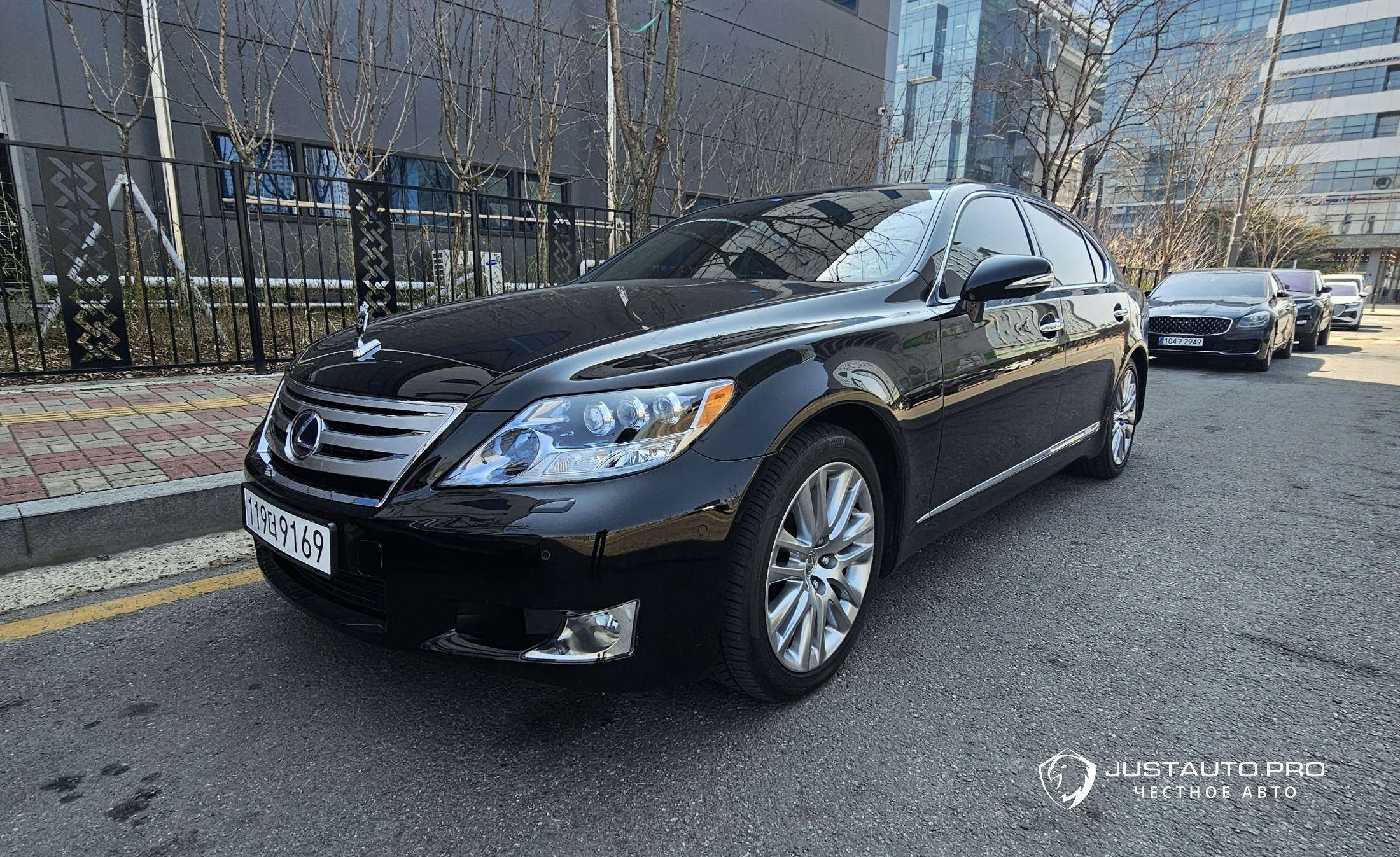 Автомобиль Lexus LS