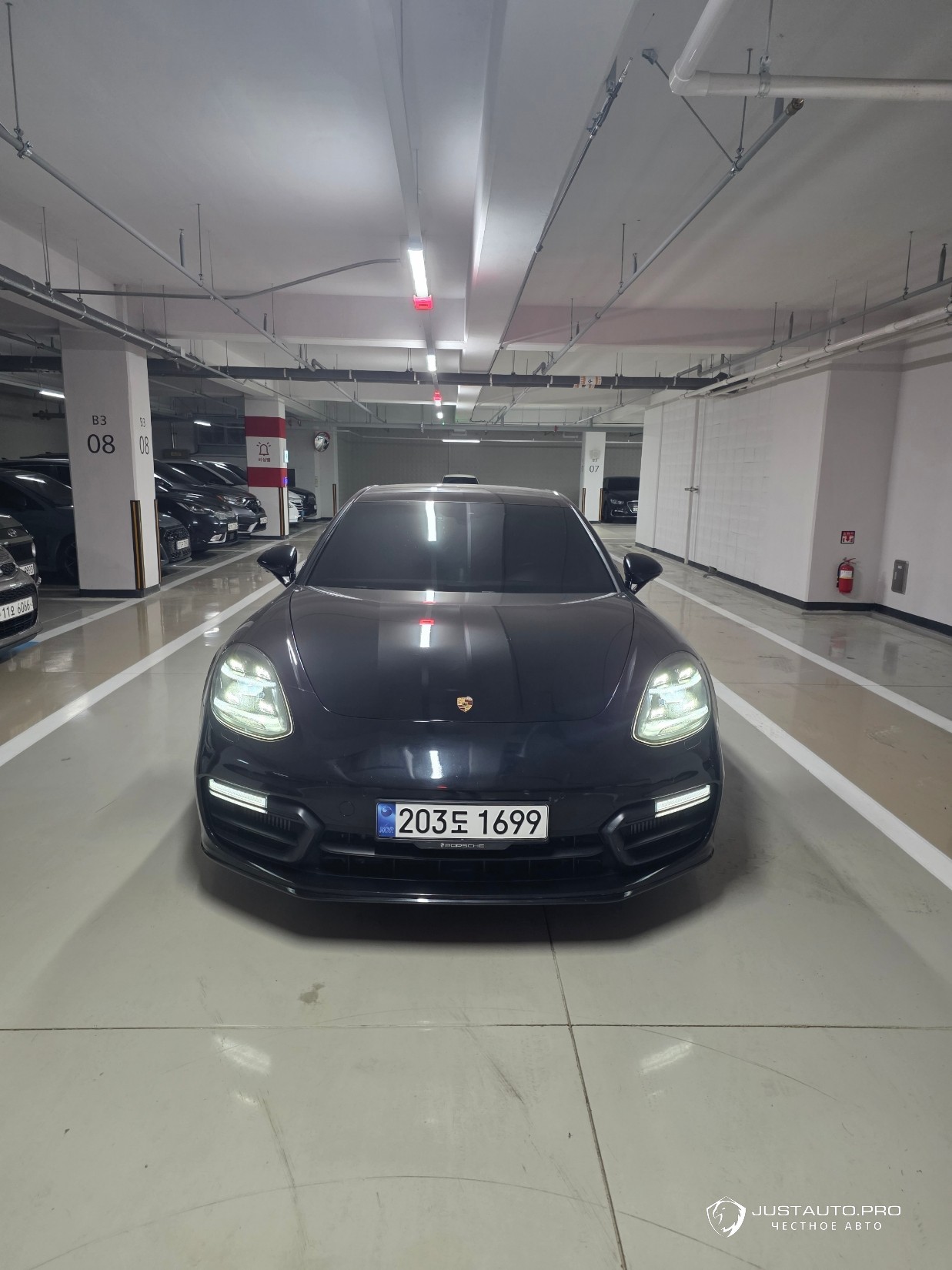 Автомобиль Porsche Panamera