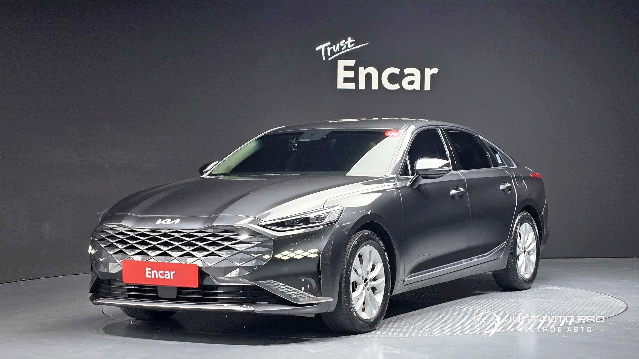 Автомобиль Kia K8
