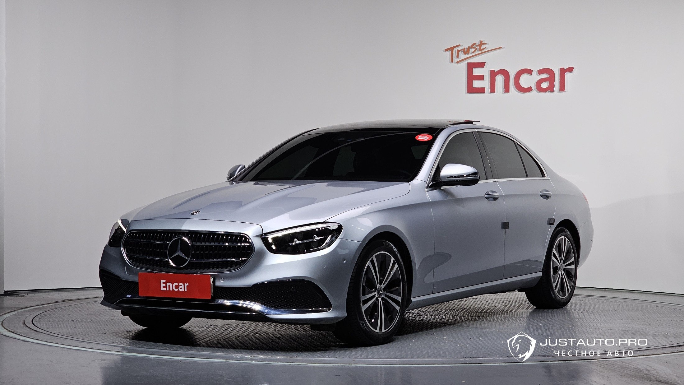 Автомобиль Mercedes-Benz E-Class