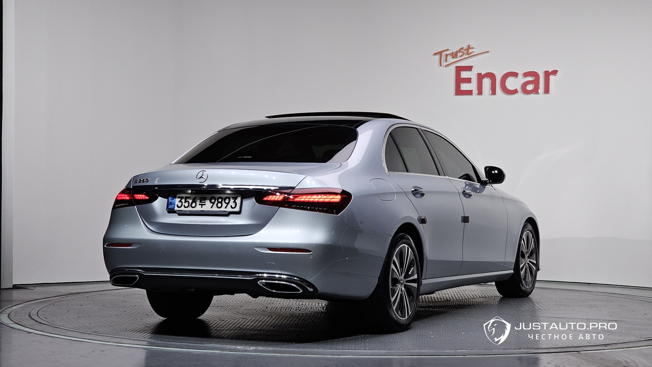 Автомобиль Mercedes-Benz E-Class