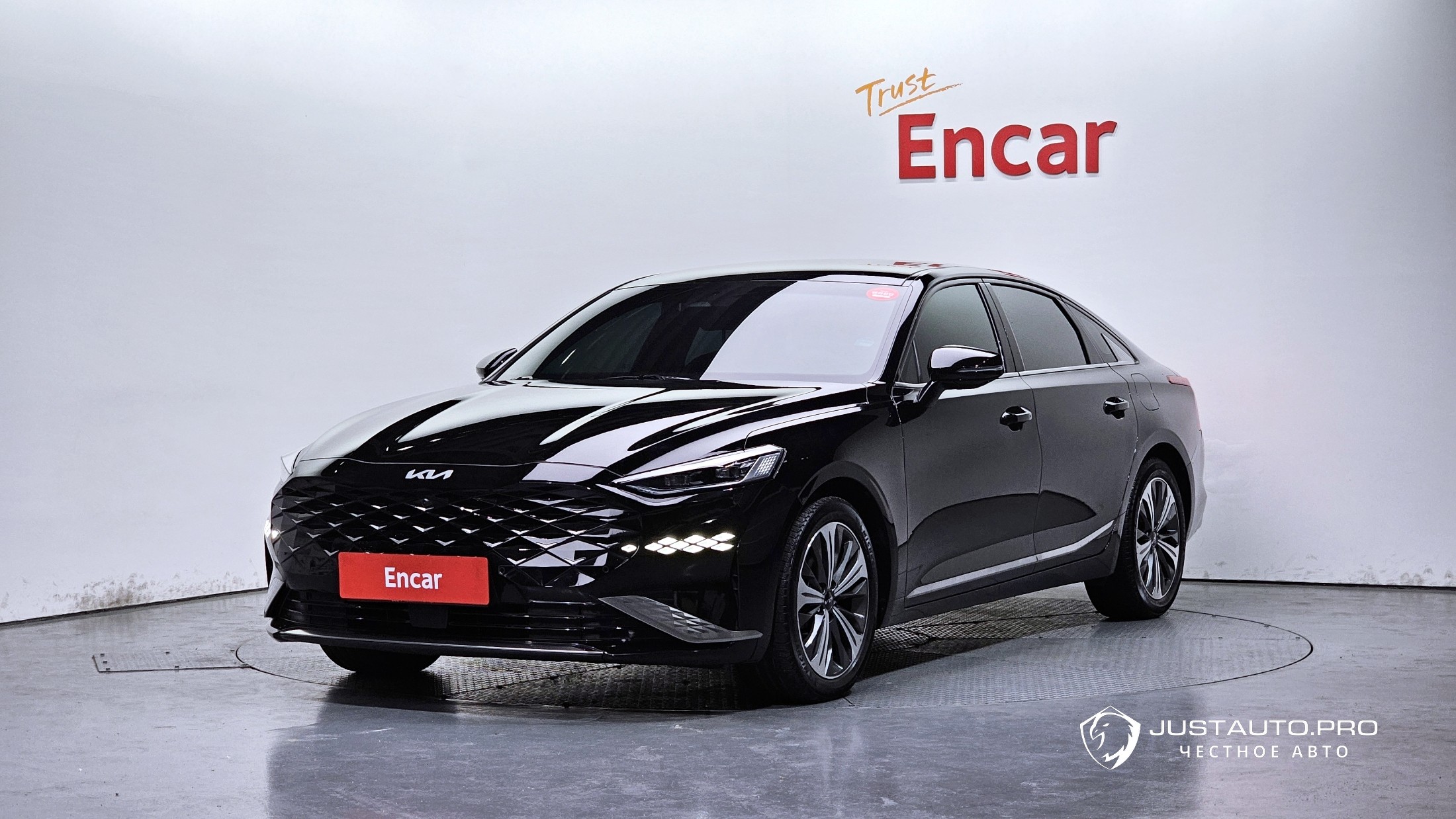 Автомобиль Kia K8