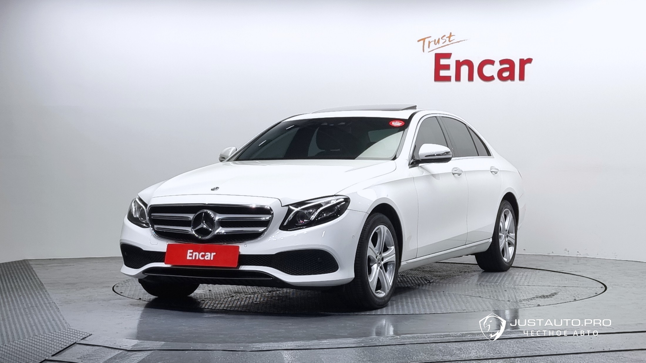 Автомобиль Mercedes-Benz E-Class