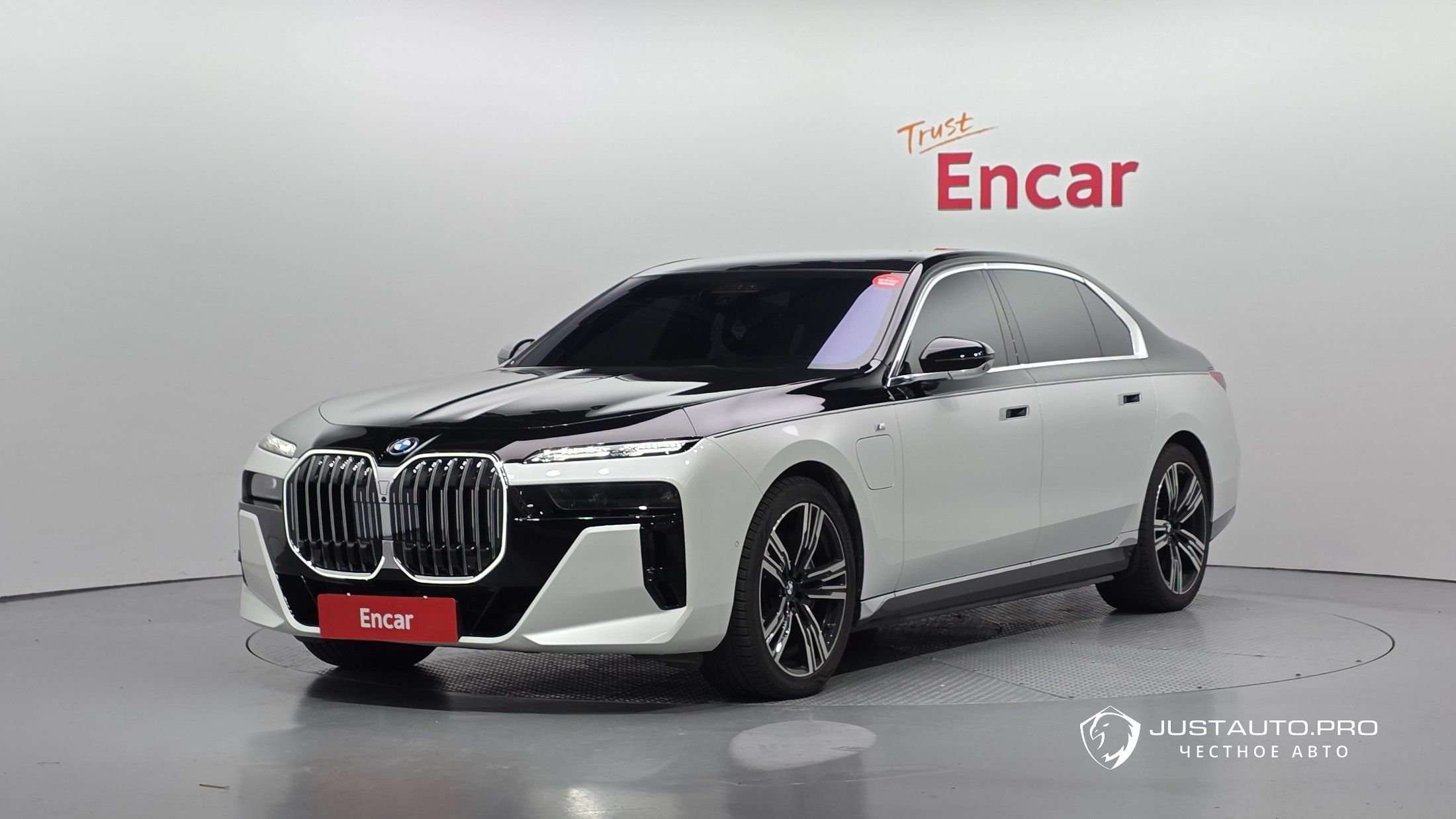 Автомобиль BMW 7-Series