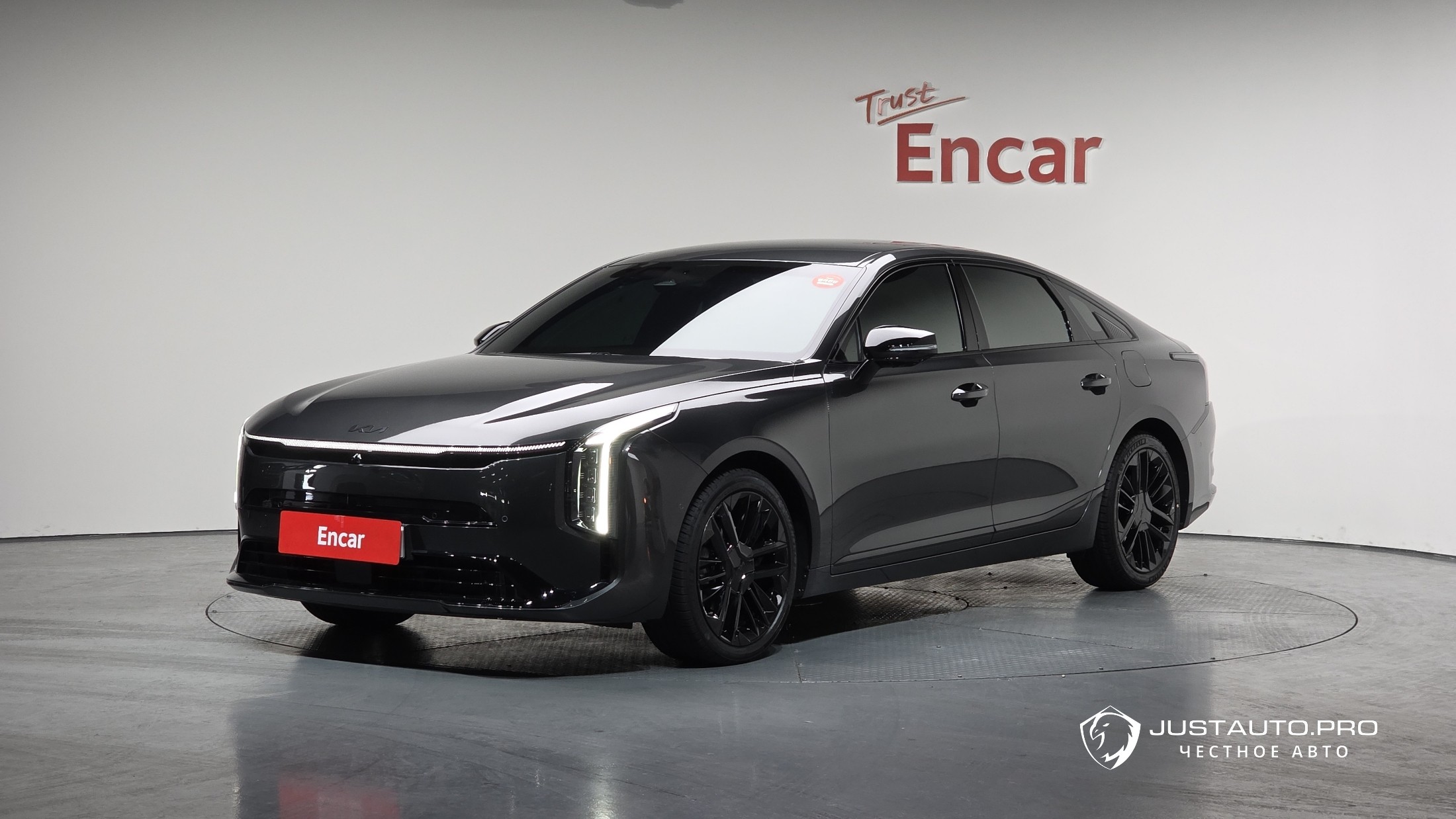 Автомобиль Kia K8