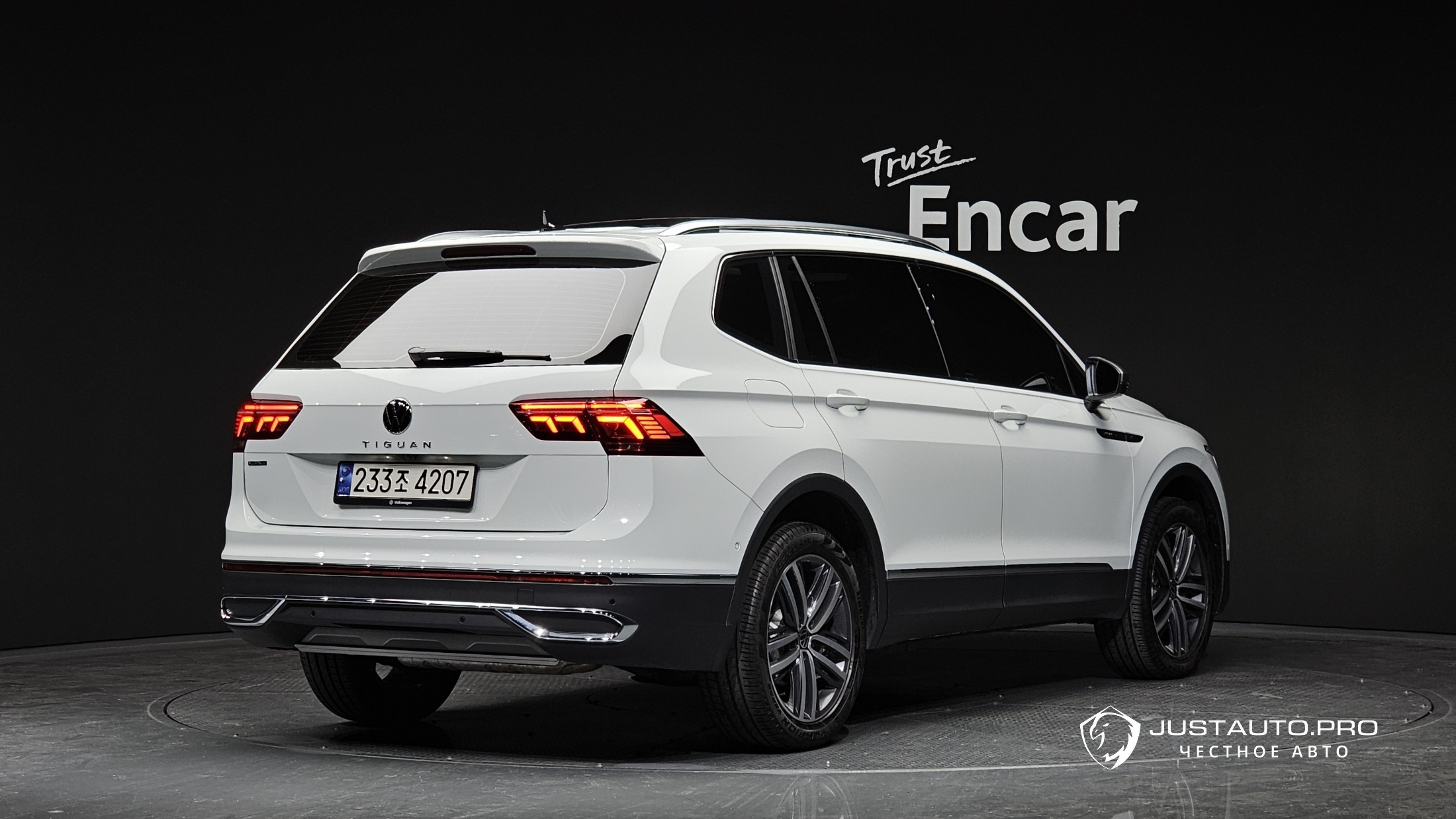 Автомобиль Volkswagen Tiguan