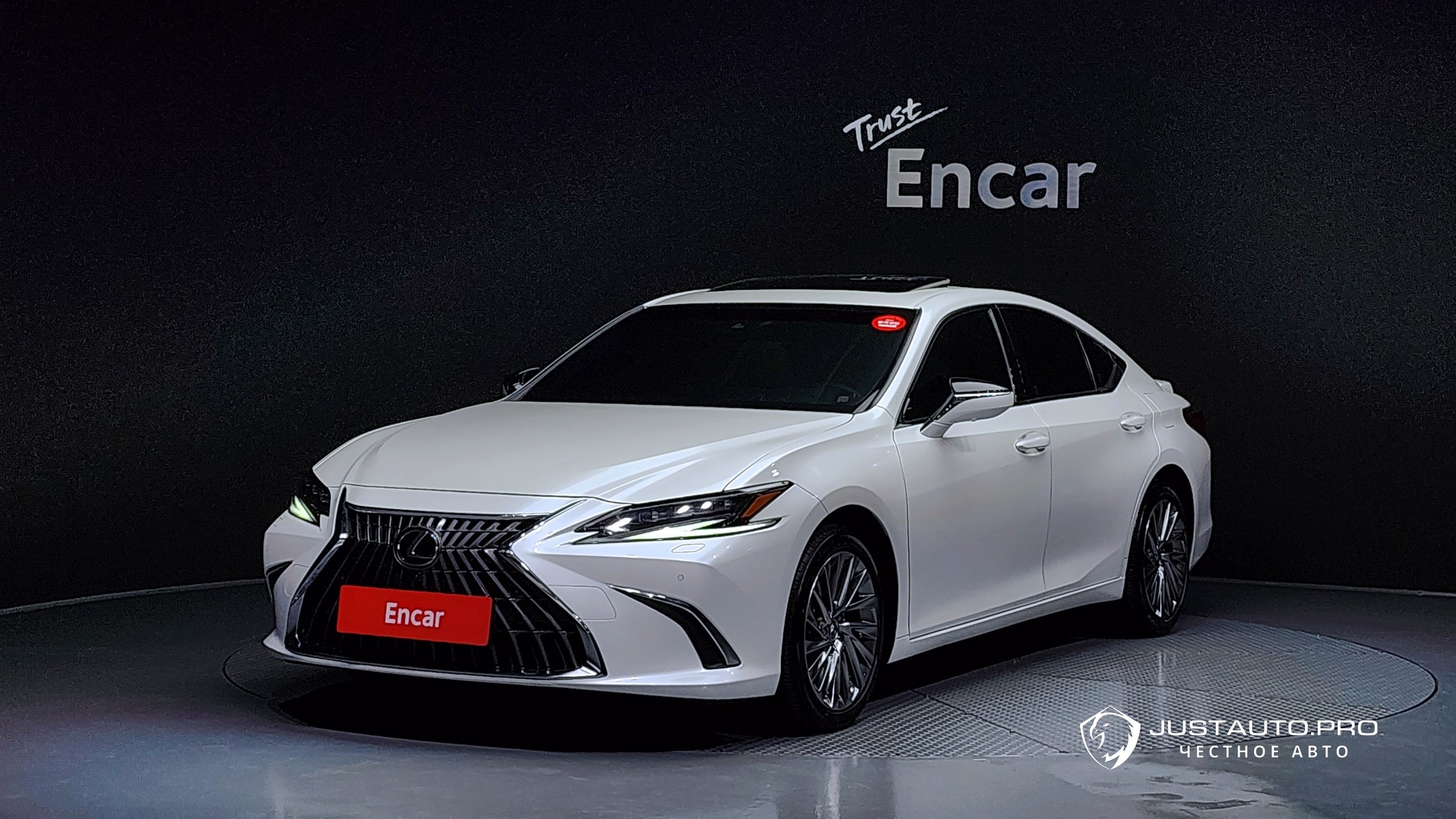 Автомобиль Lexus ES