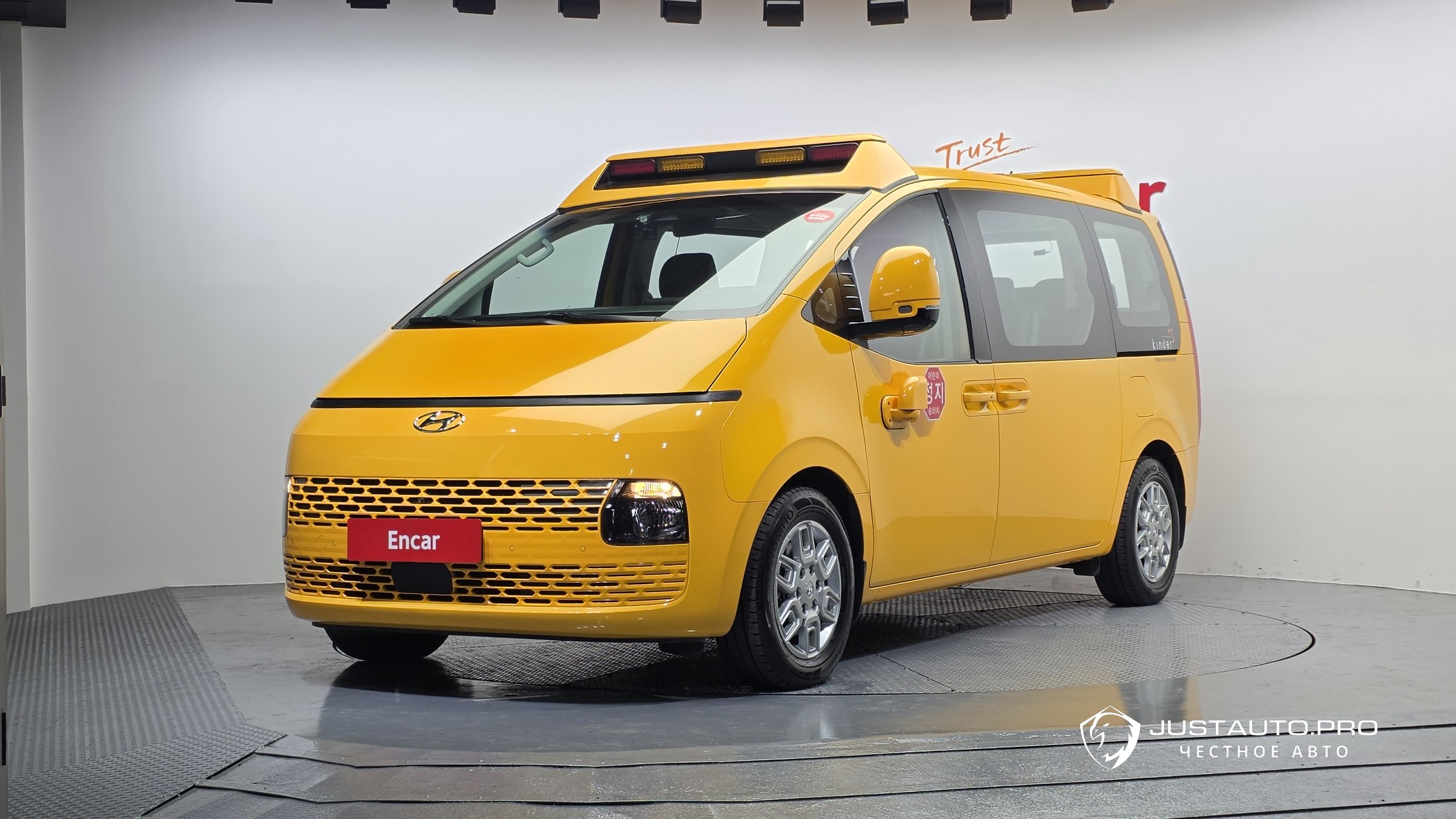 Автомобиль Hyundai Staria