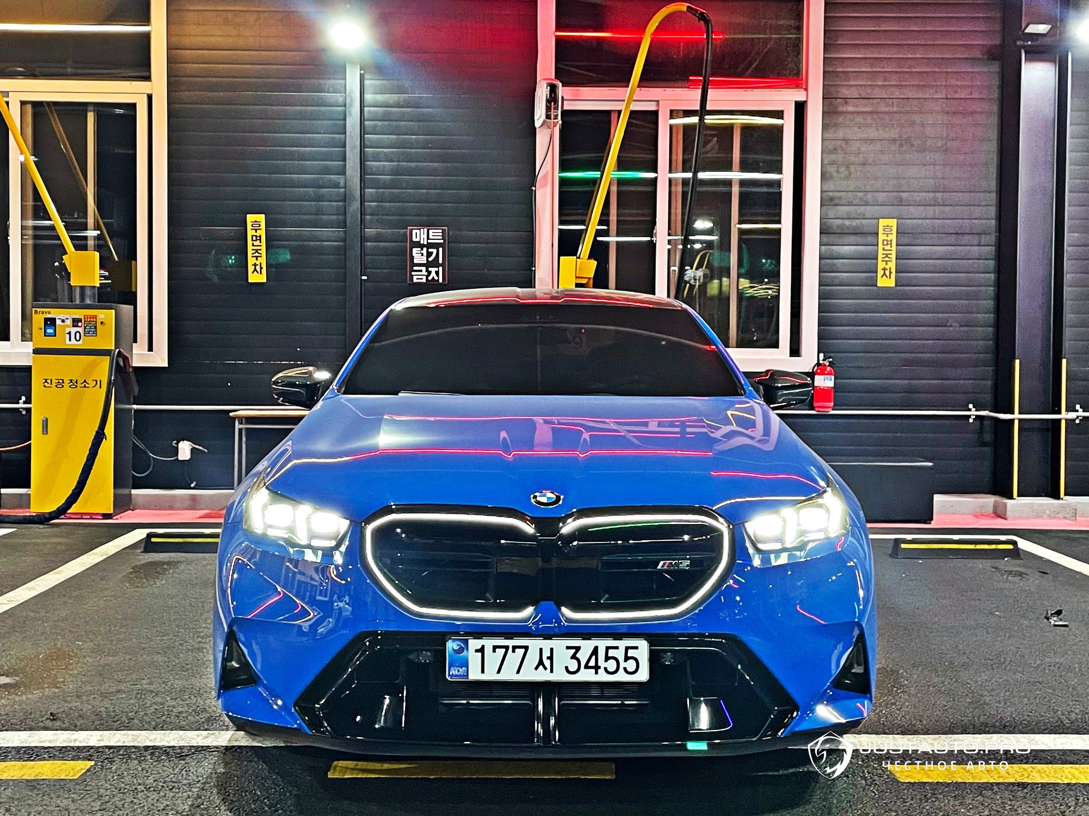 Автомобиль BMW M5