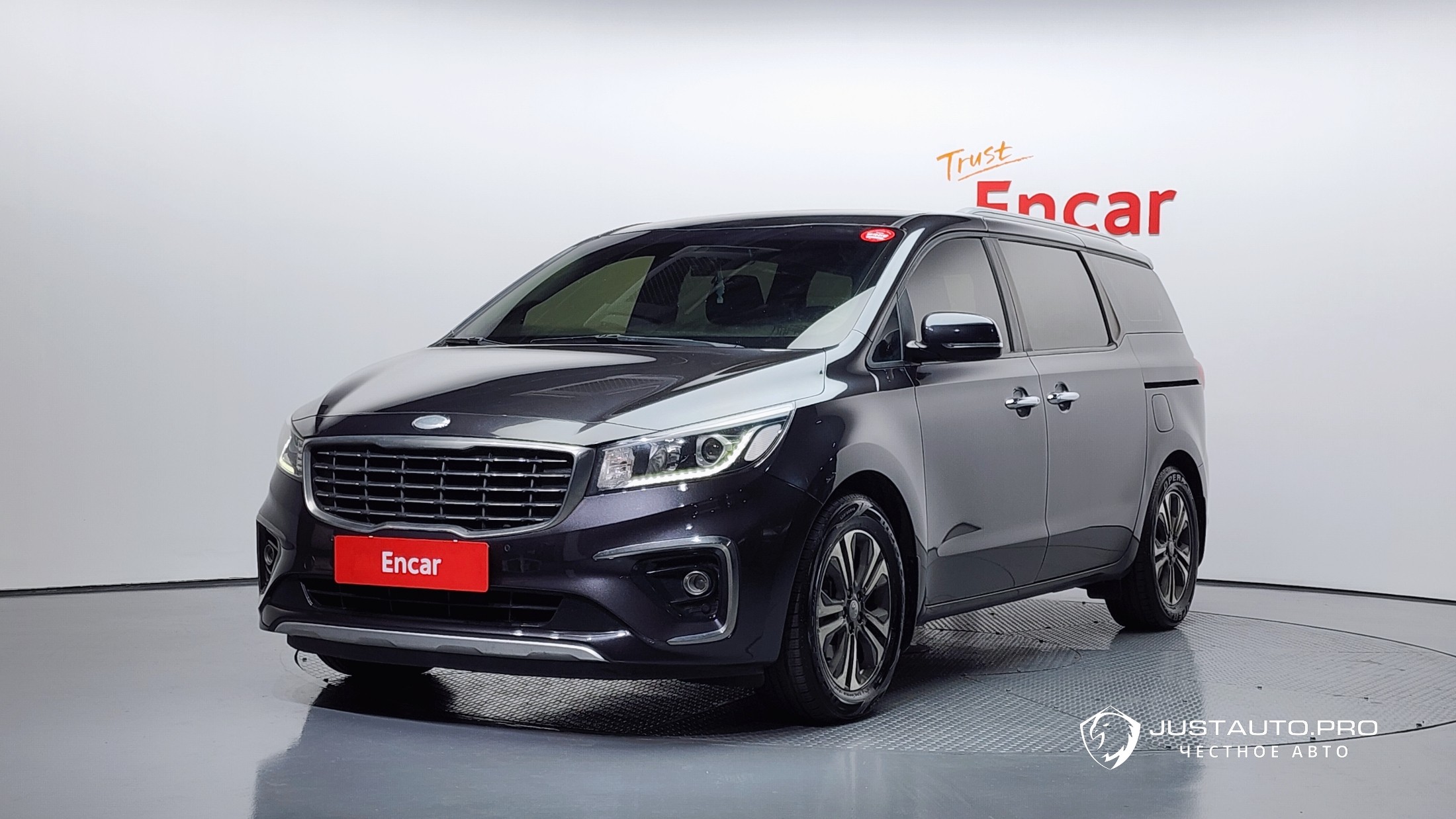 Автомобиль Kia Canival