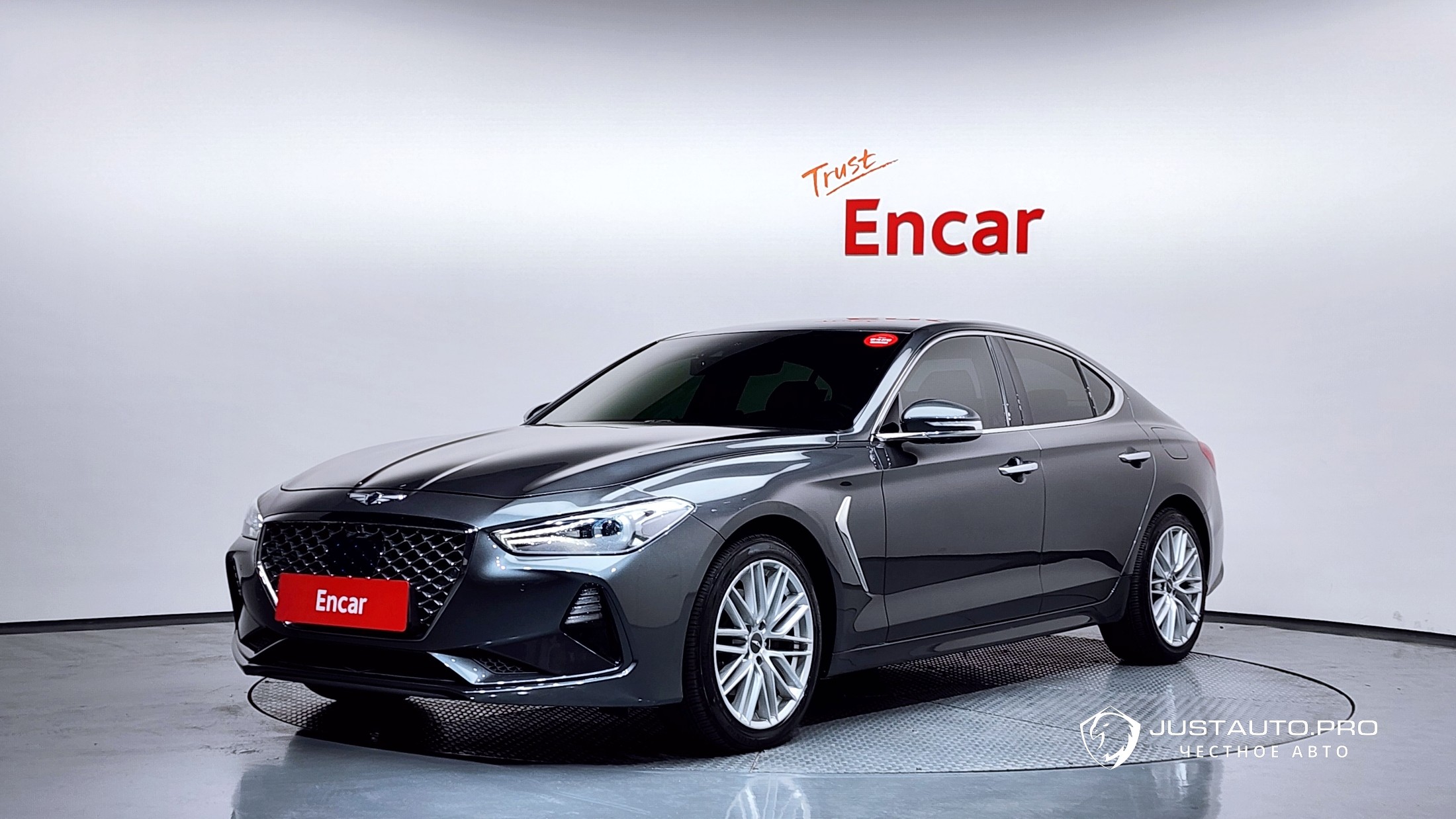 Автомобиль Genesis G70